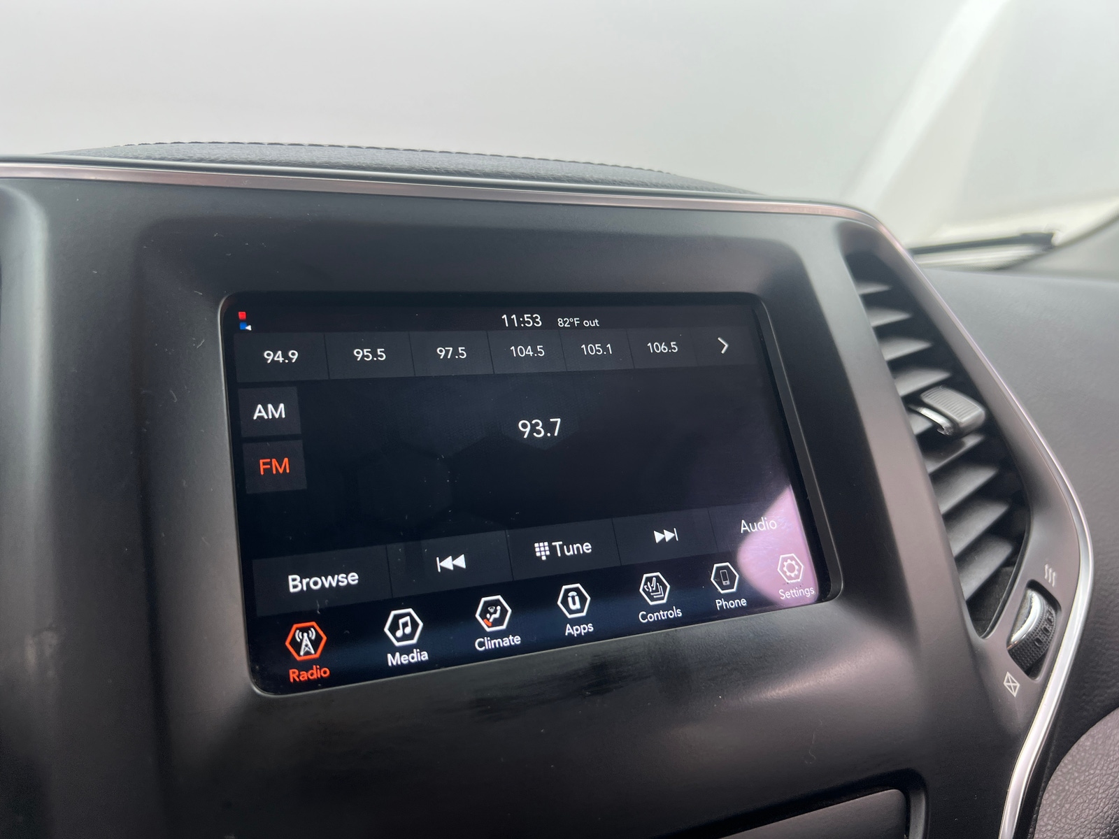Thumbnail: 2020 Jeep Cherokee - 4
