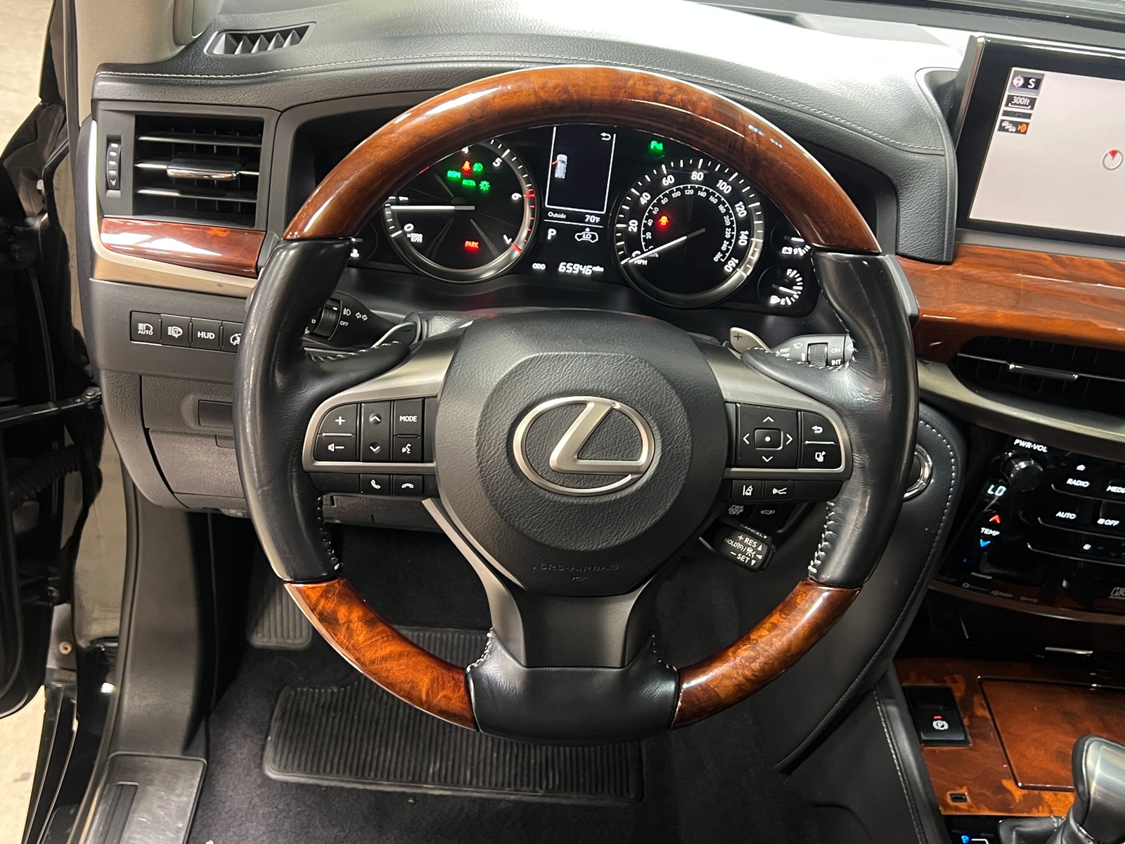 Thumbnail: 2016 Lexus LX - 4