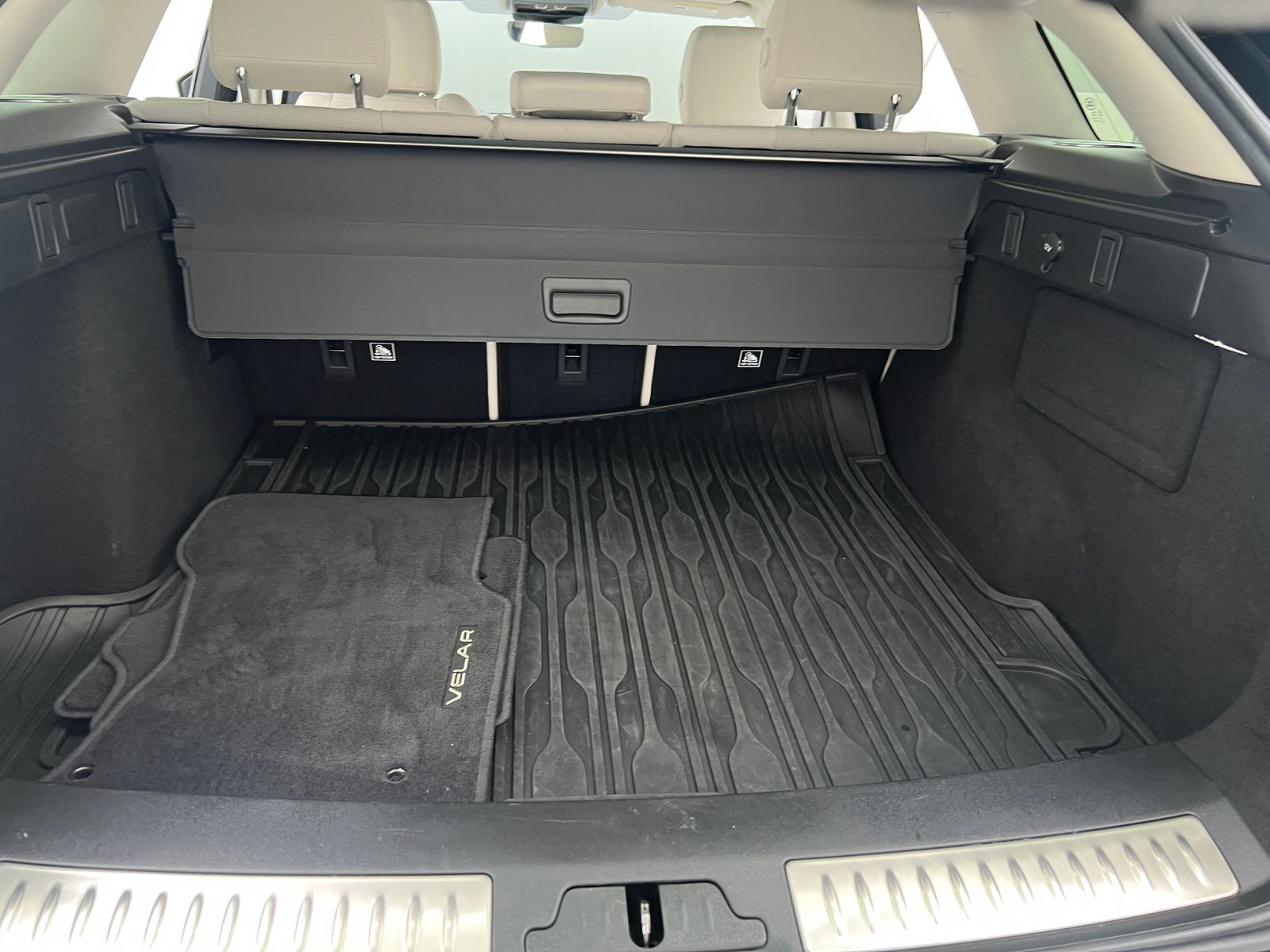 Thumbnail: 2020 Land Rover Range Rover Velar - 6