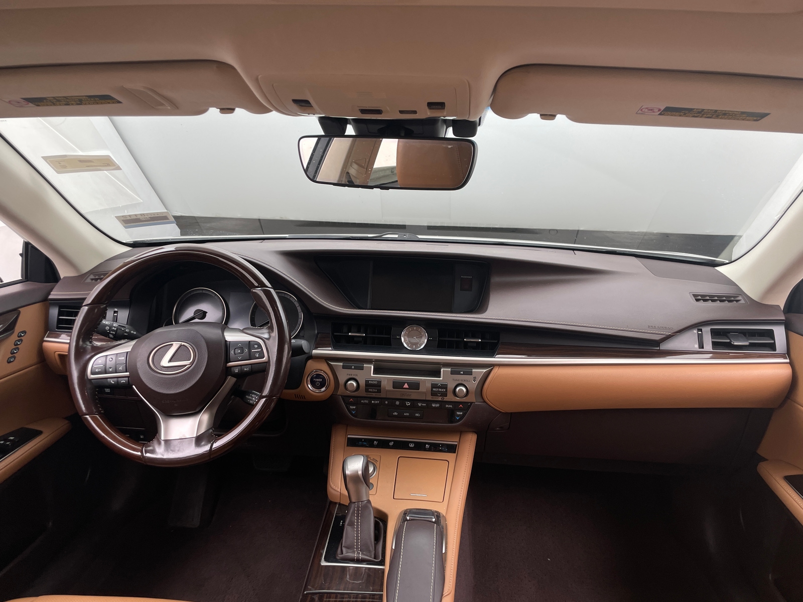 Thumbnail: 2017 Lexus ES - 2