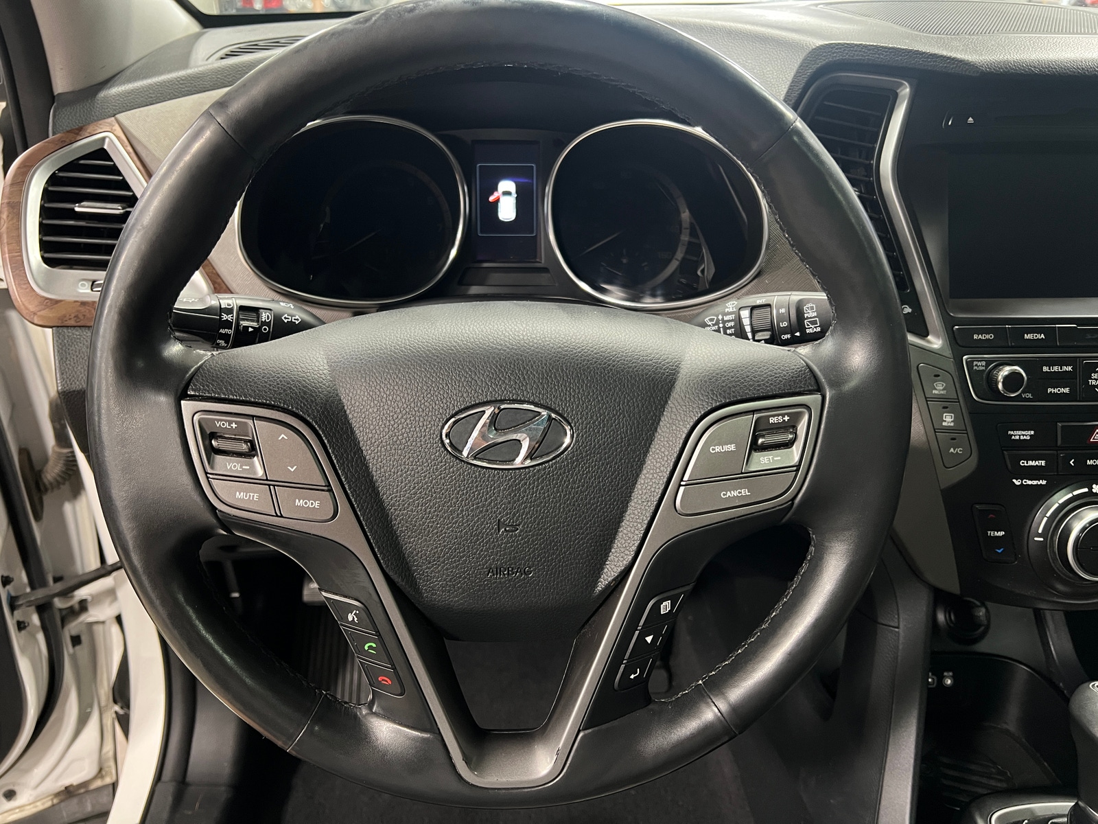 Thumbnail: 2017 Hyundai Santa Fe - 4