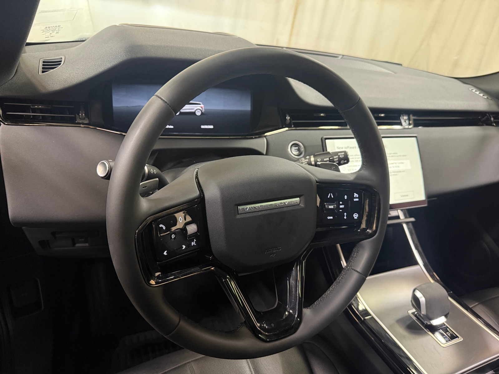 Thumbnail: 2024 Land Rover Range Rover Evoque - 4