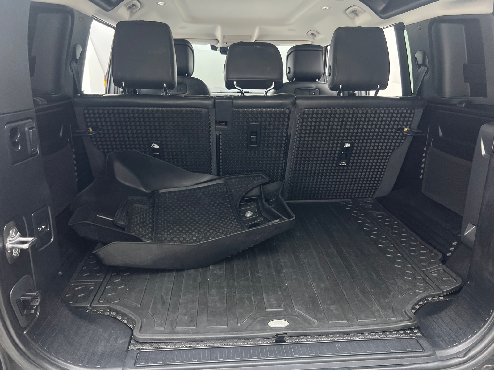 Thumbnail: 2020 Land Rover Defender - 7