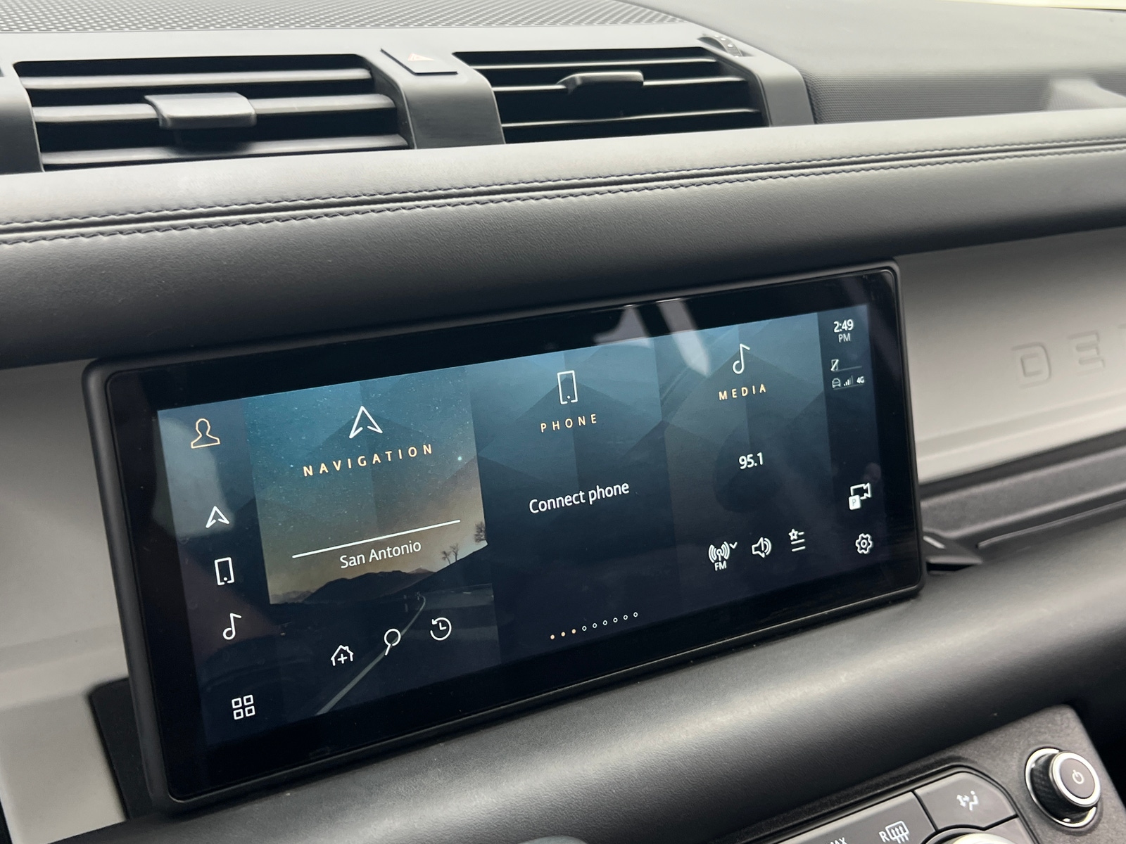 Thumbnail: 2020 Land Rover Defender - 4
