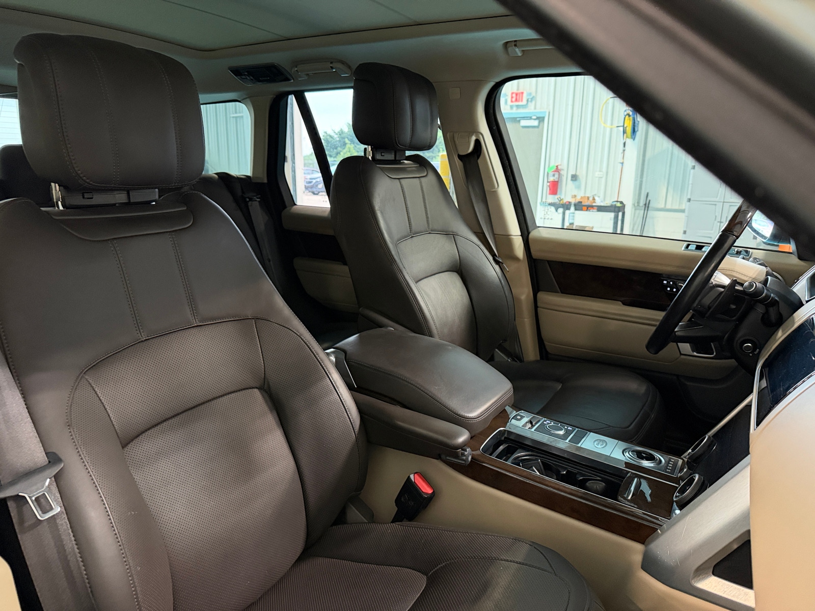 Thumbnail: 2020 Land Rover Range Rover - 2