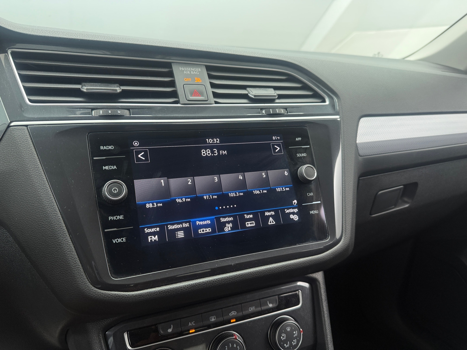 Thumbnail: 2024 Volkswagen Tiguan - 4