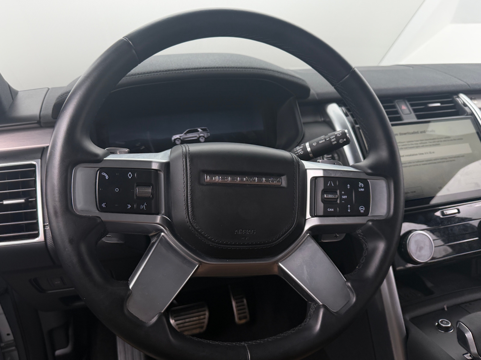 Thumbnail: 2024 Land Rover Discovery - 4