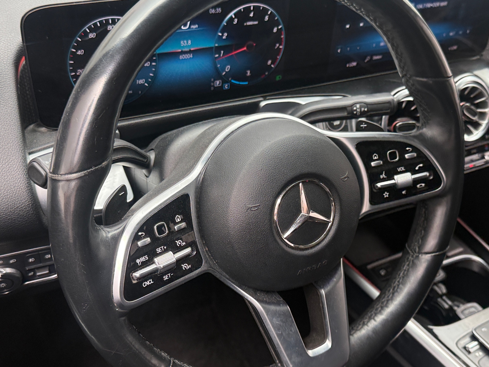 Thumbnail: 2022 Mercedes-Benz GLB - 4