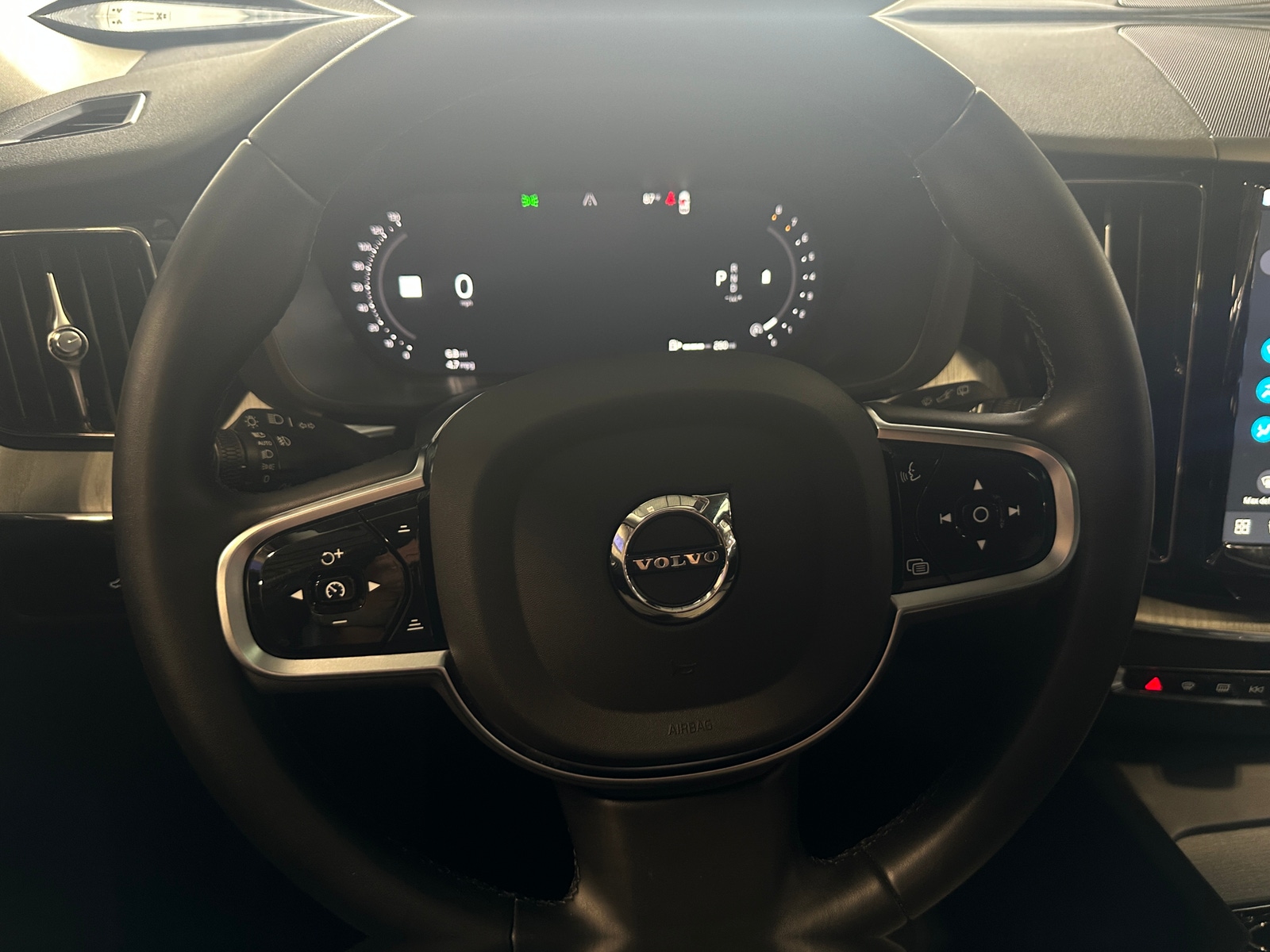 Thumbnail: 2025 Volvo XC60 - 4