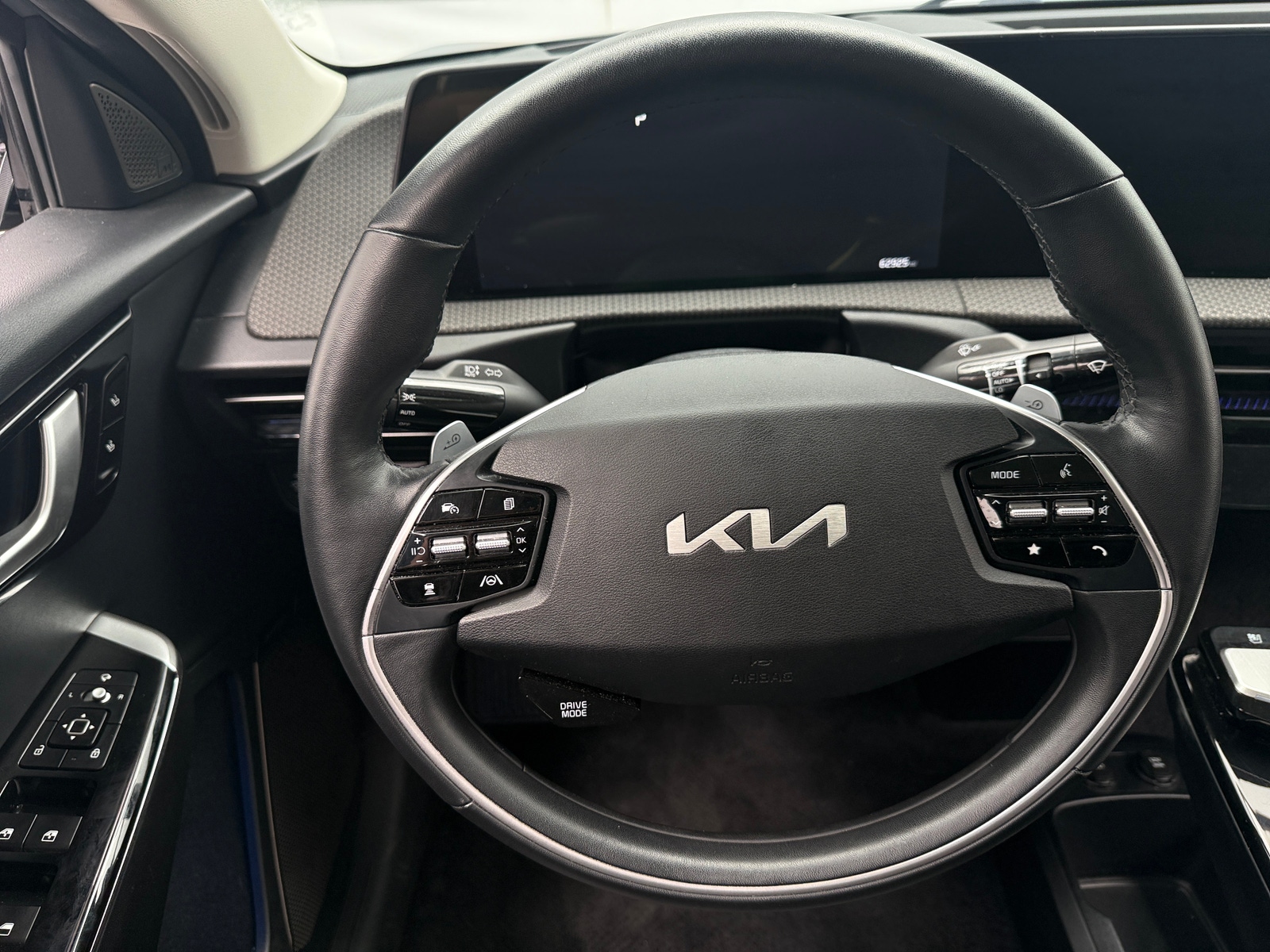 Thumbnail: 2022 Kia EV6 - 4