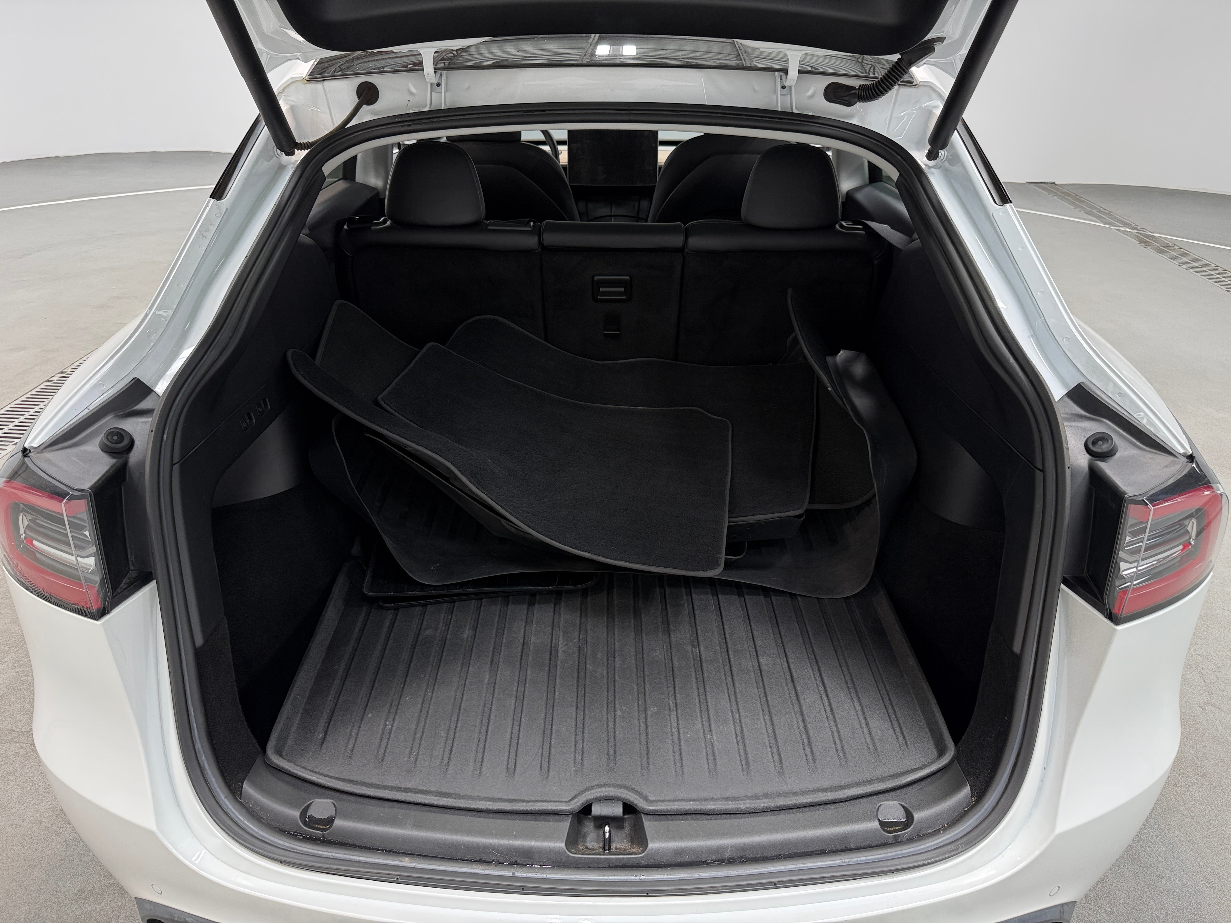 Used 2022 Tesla Model Y Performance with VIN 7SAYGDEF0NF491670 for sale in Oak Creek, WI