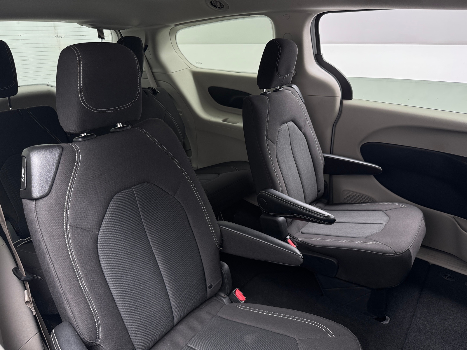 Thumbnail: 2024 Chrysler Voyager - 6