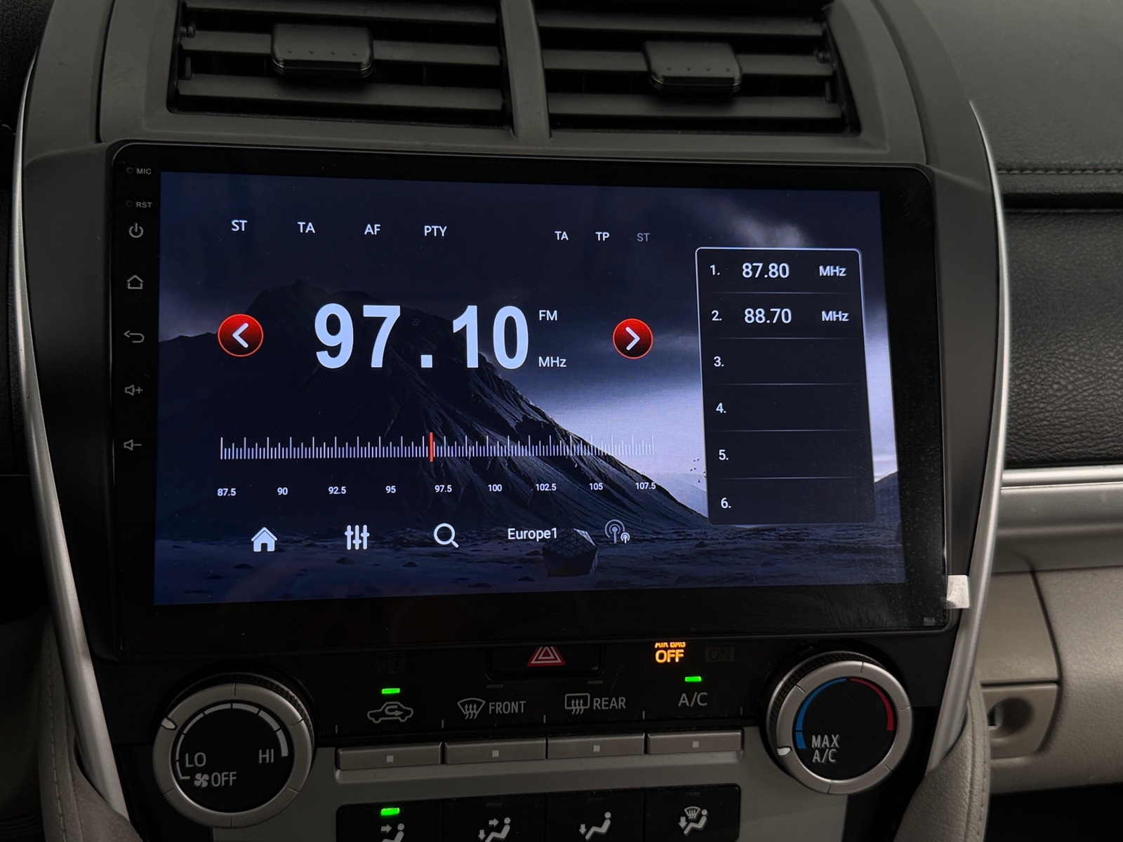 Thumbnail: 2014 Toyota Camry - 4