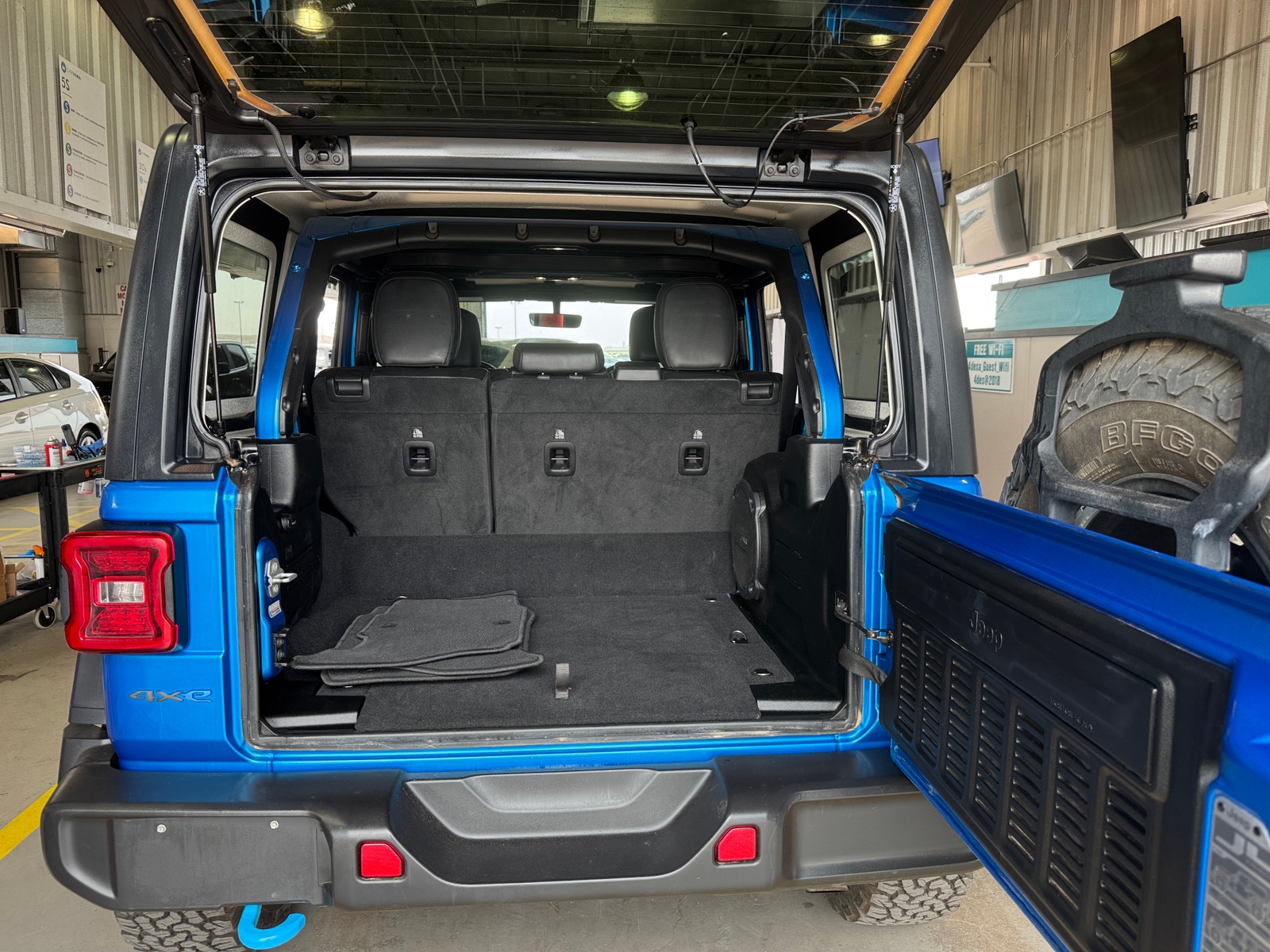 Thumbnail: 2022 Jeep Wrangler - 6