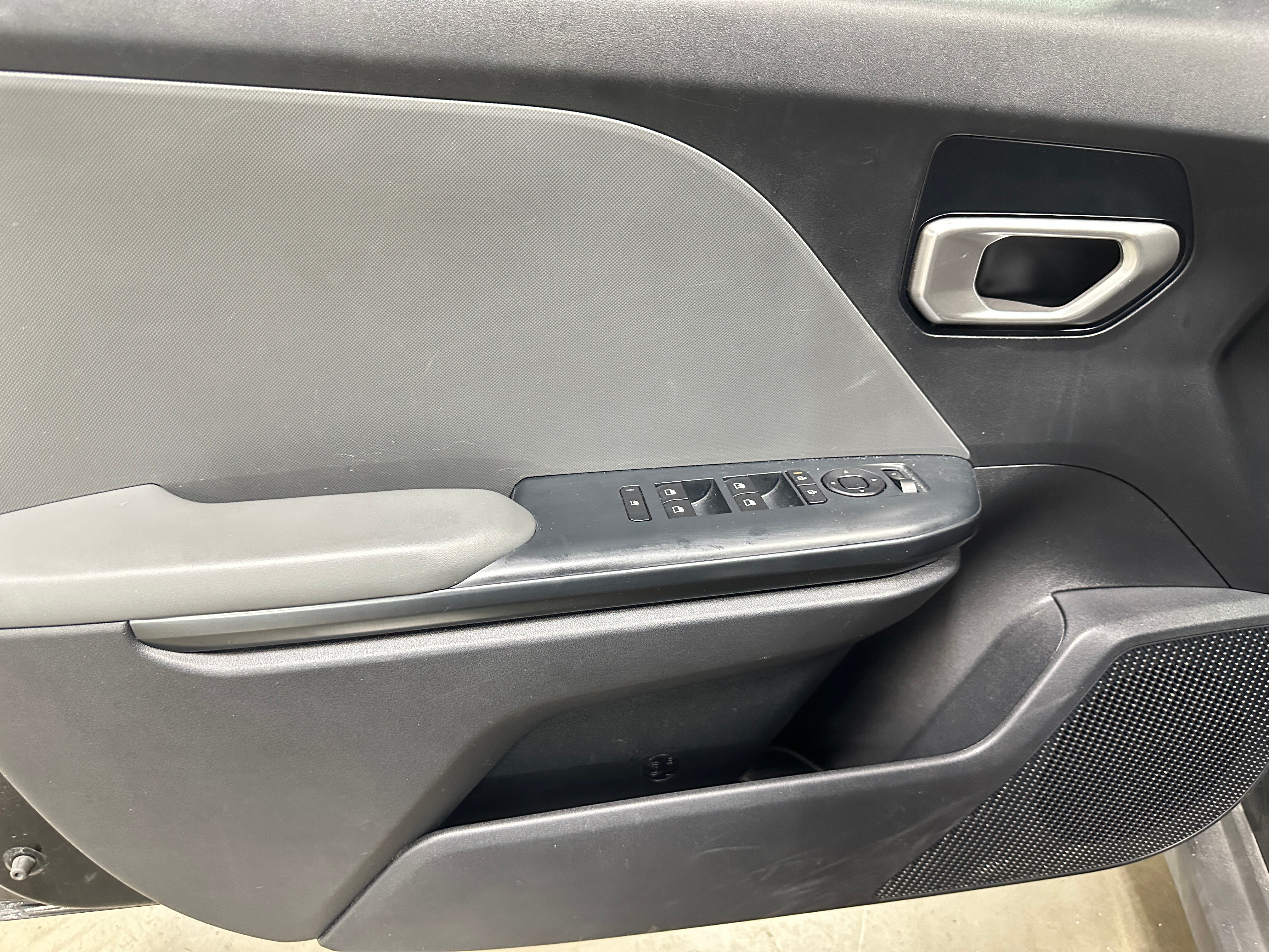 2025 Kia K4 LXS - Photo 9