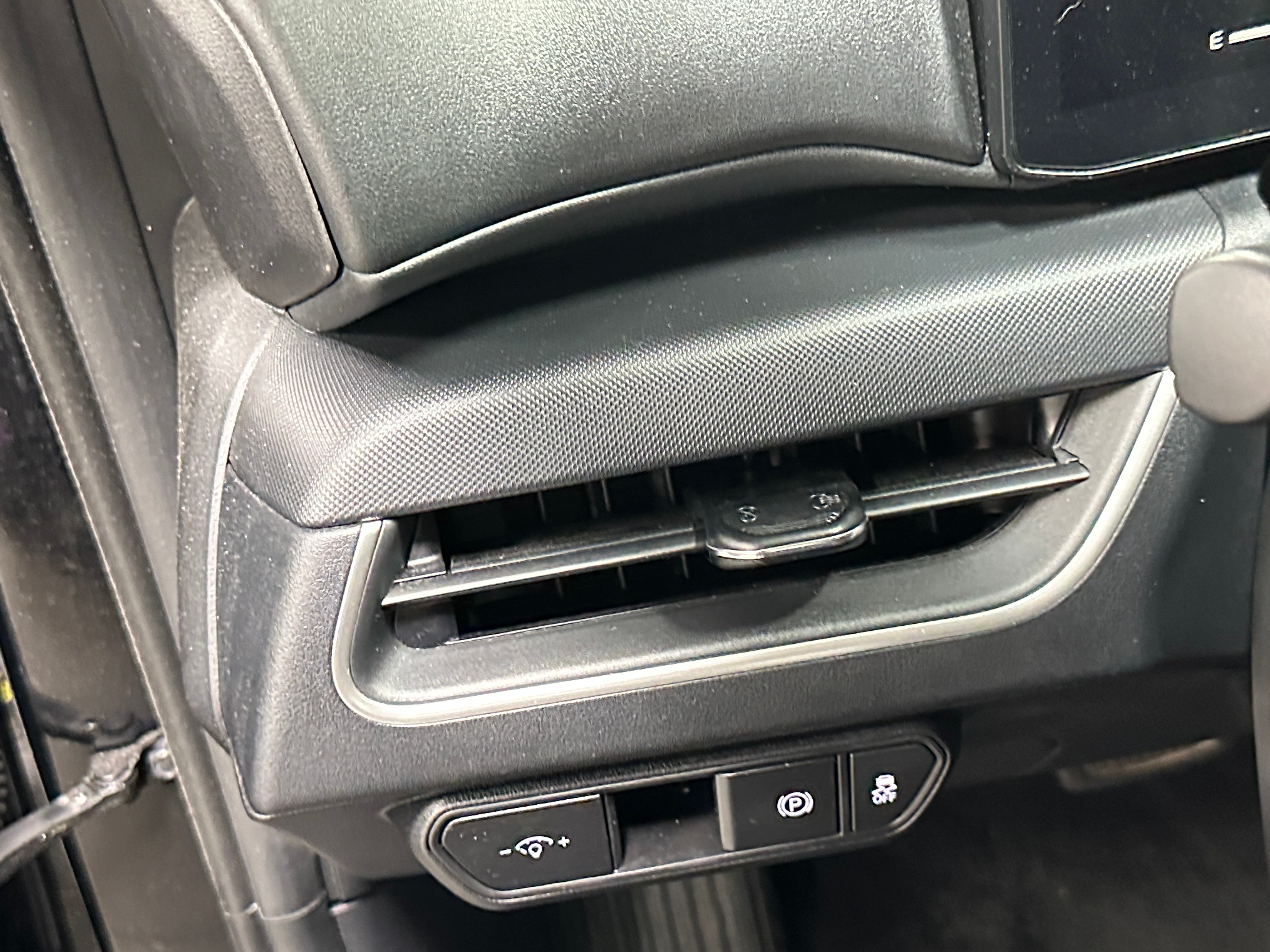 2025 Kia K4 LXS - Photo 10