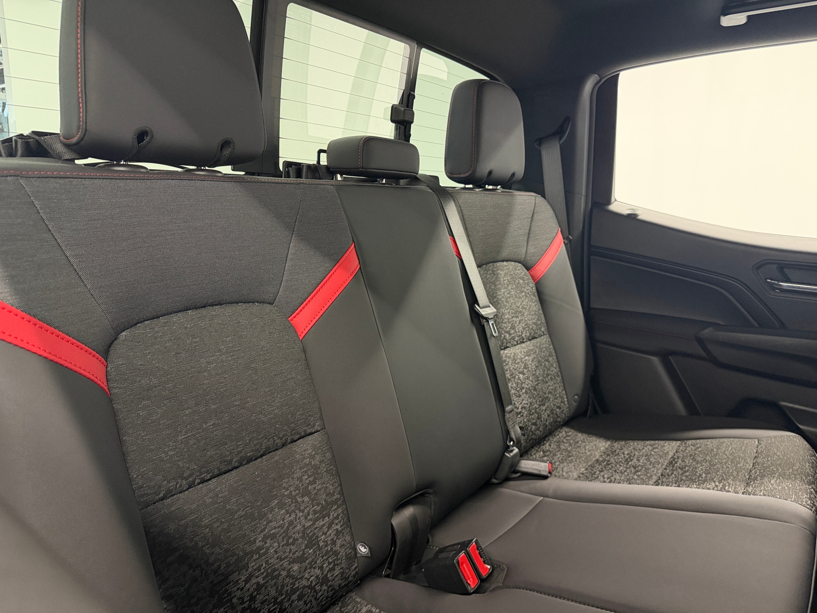 Thumbnail: 2023 Chevrolet Colorado - 5