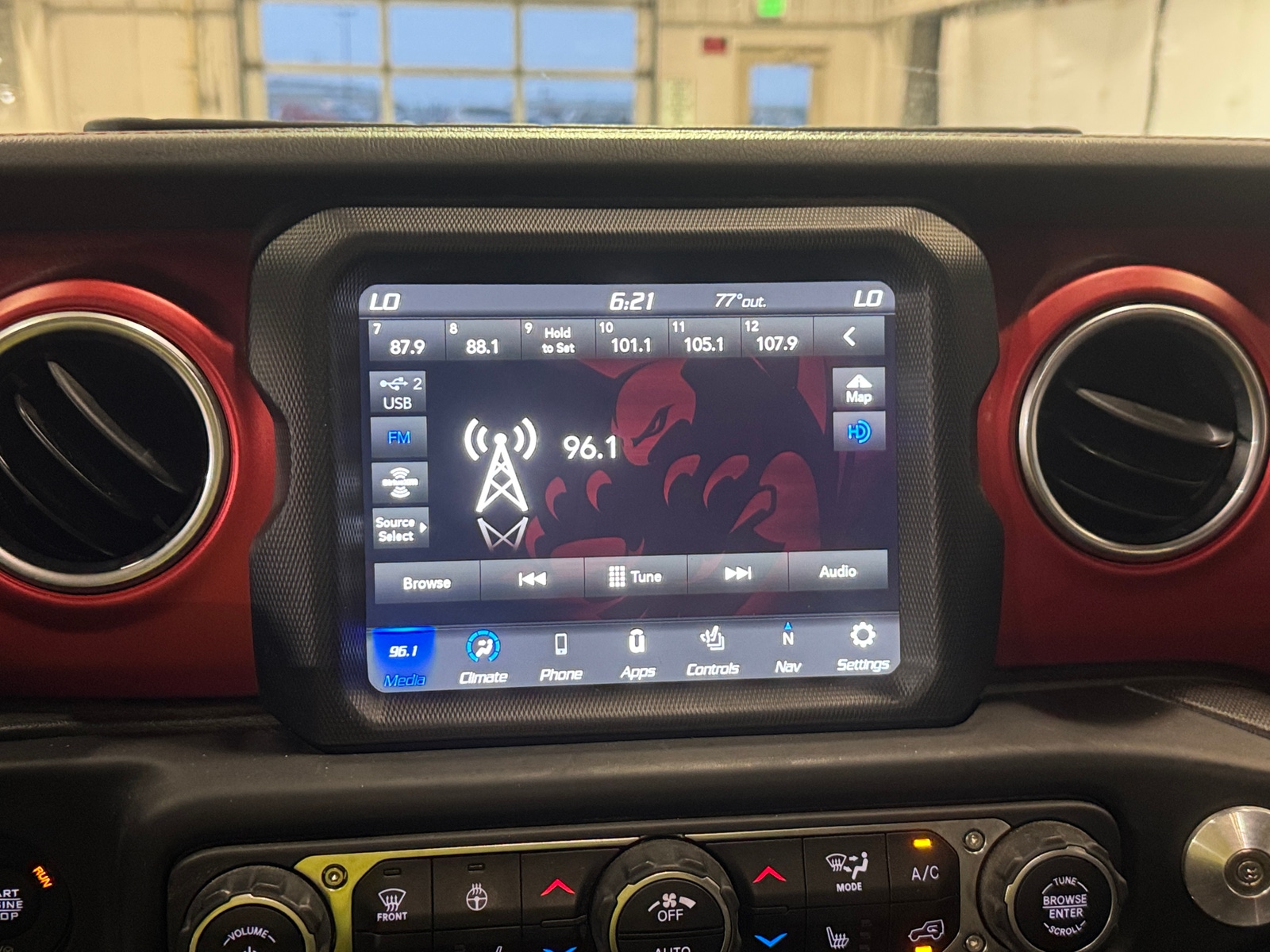 Thumbnail: 2021 Jeep Gladiator - 3