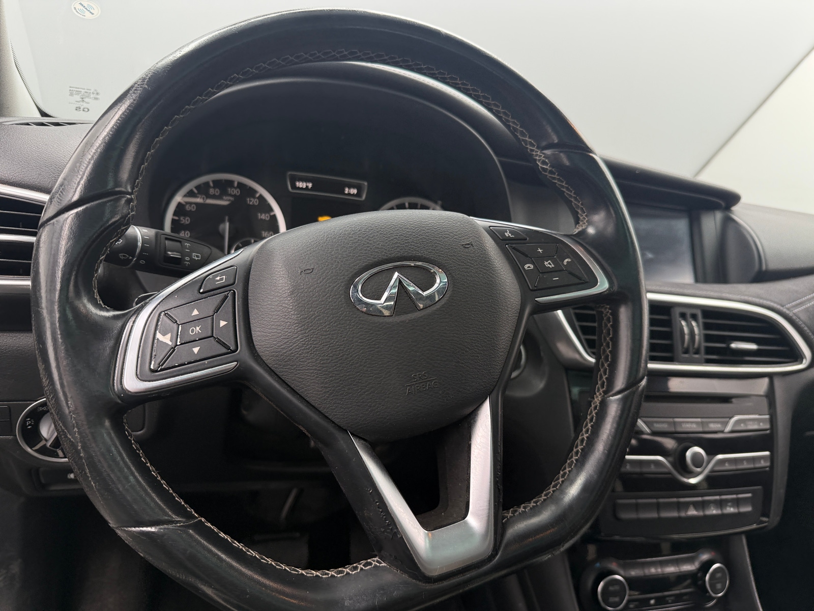 Thumbnail: 2017 INFINITI QX30 - 4