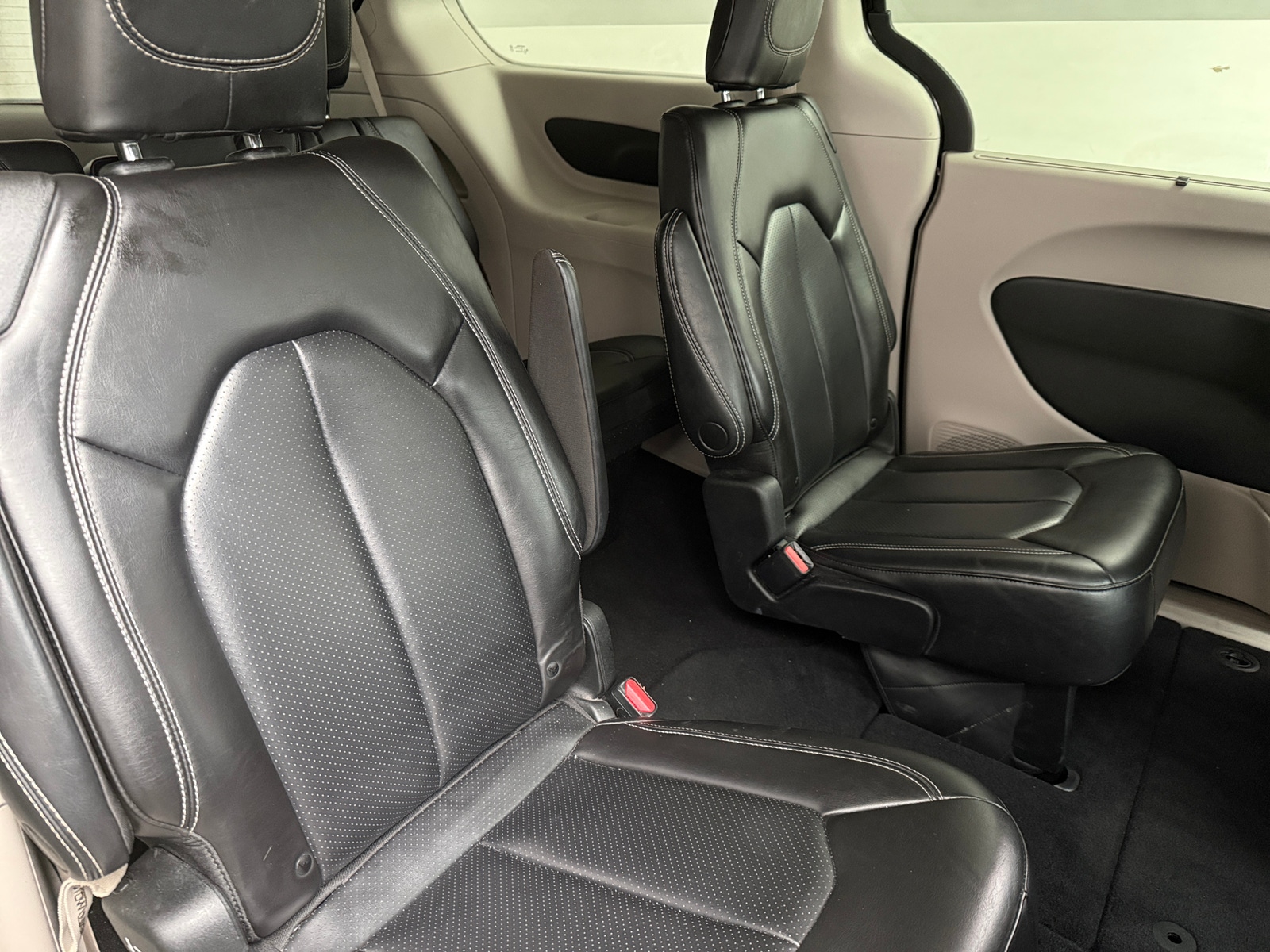Thumbnail: 2023 Chrysler Pacifica - 5