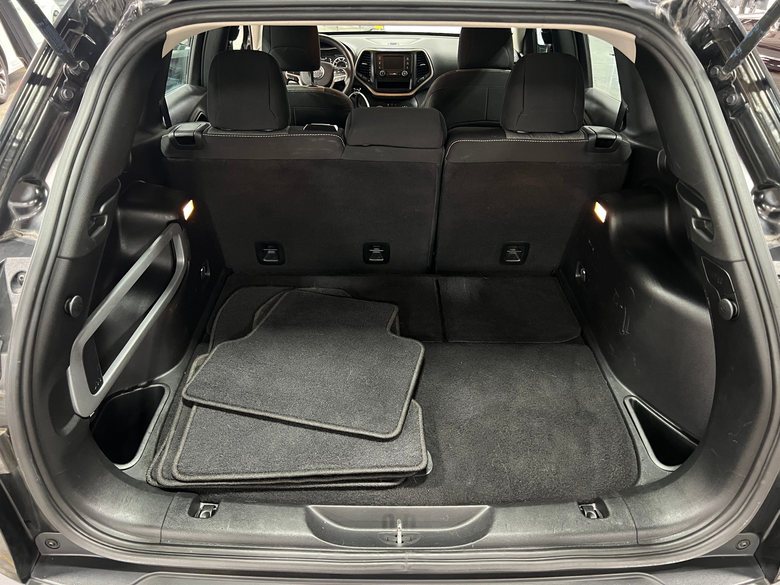 Thumbnail: 2015 Jeep Cherokee - 7
