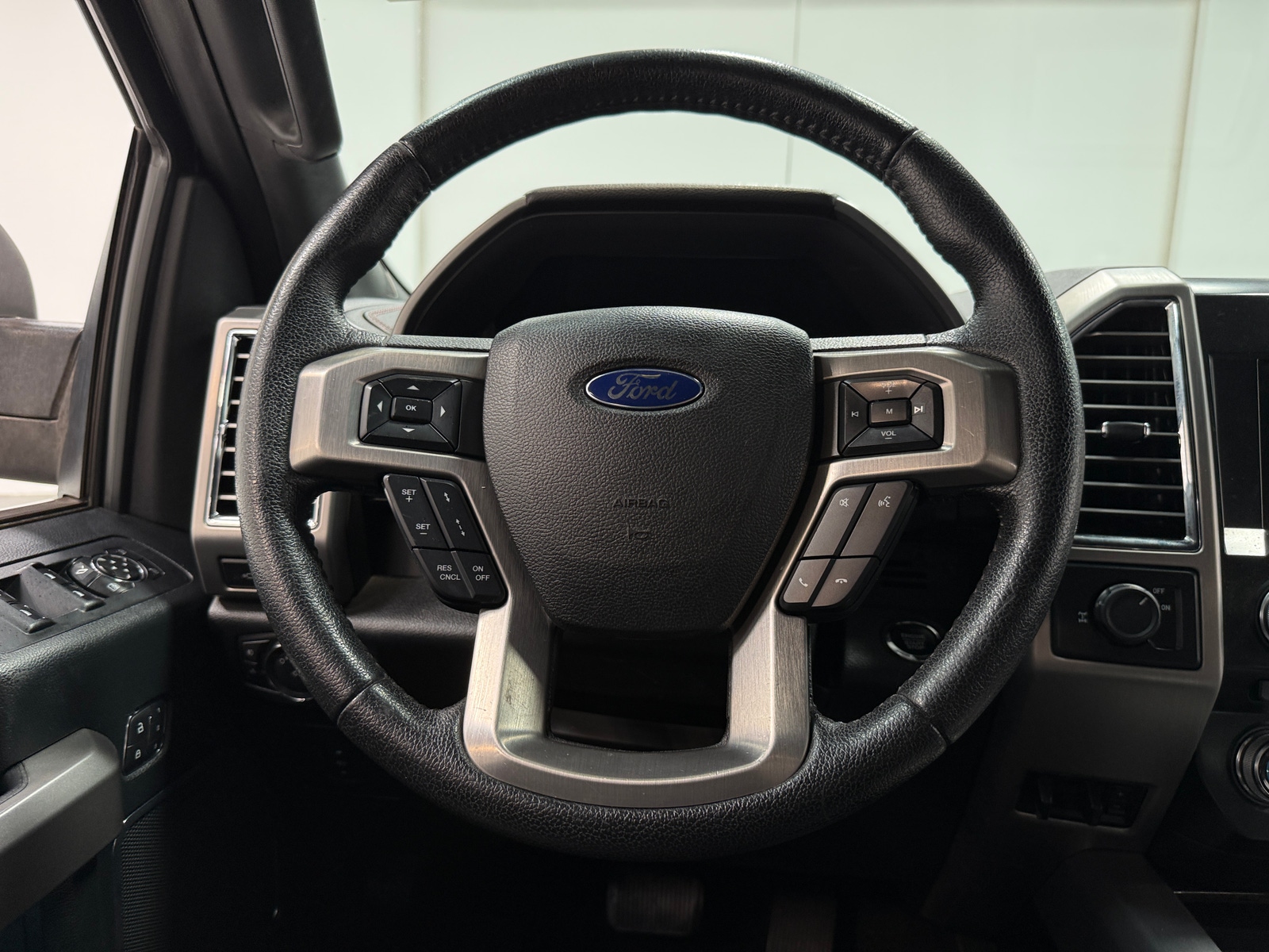 Thumbnail: 2015 Ford Econoline - 4