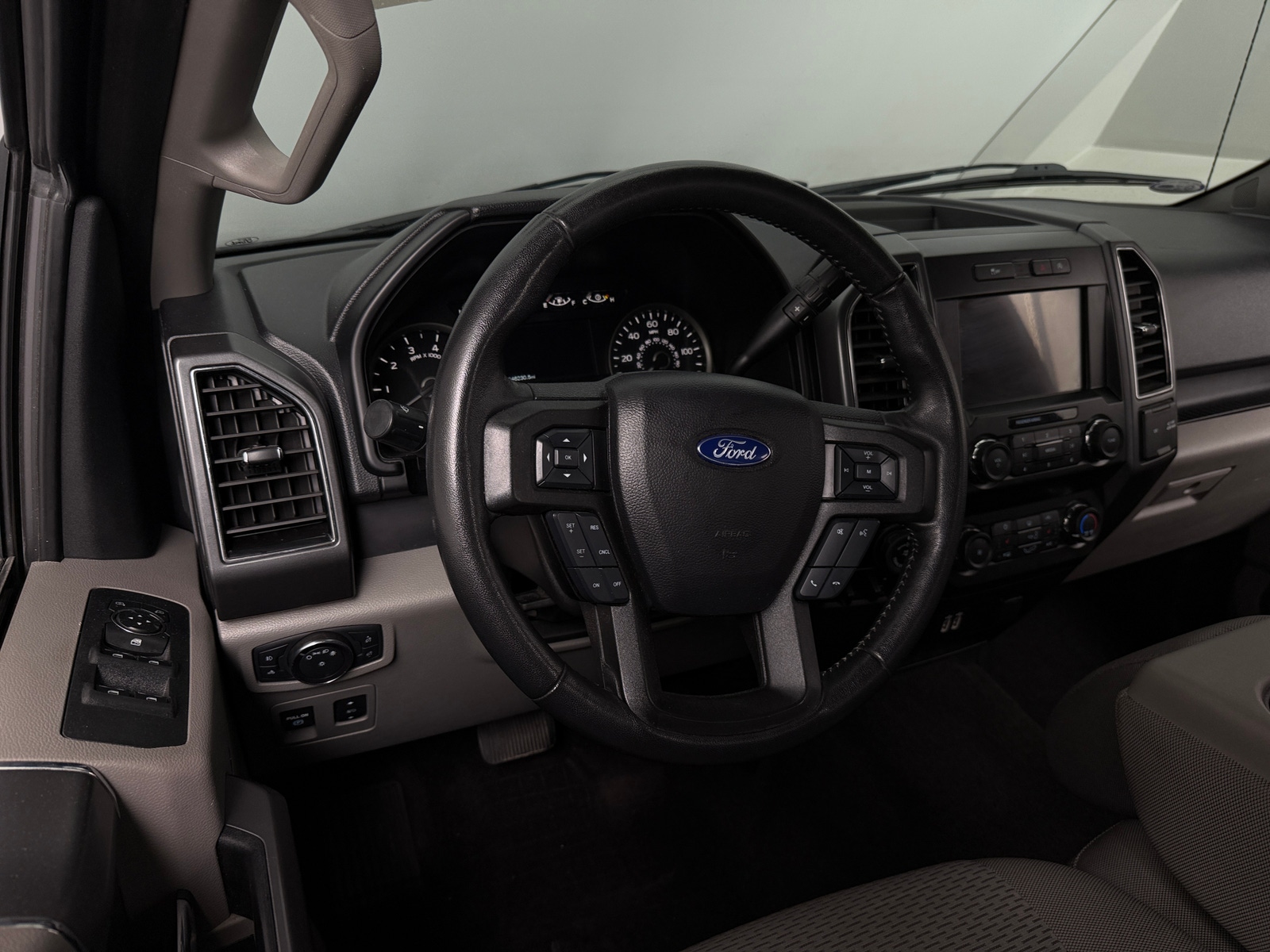 Thumbnail: 2020 Ford Econoline - 5