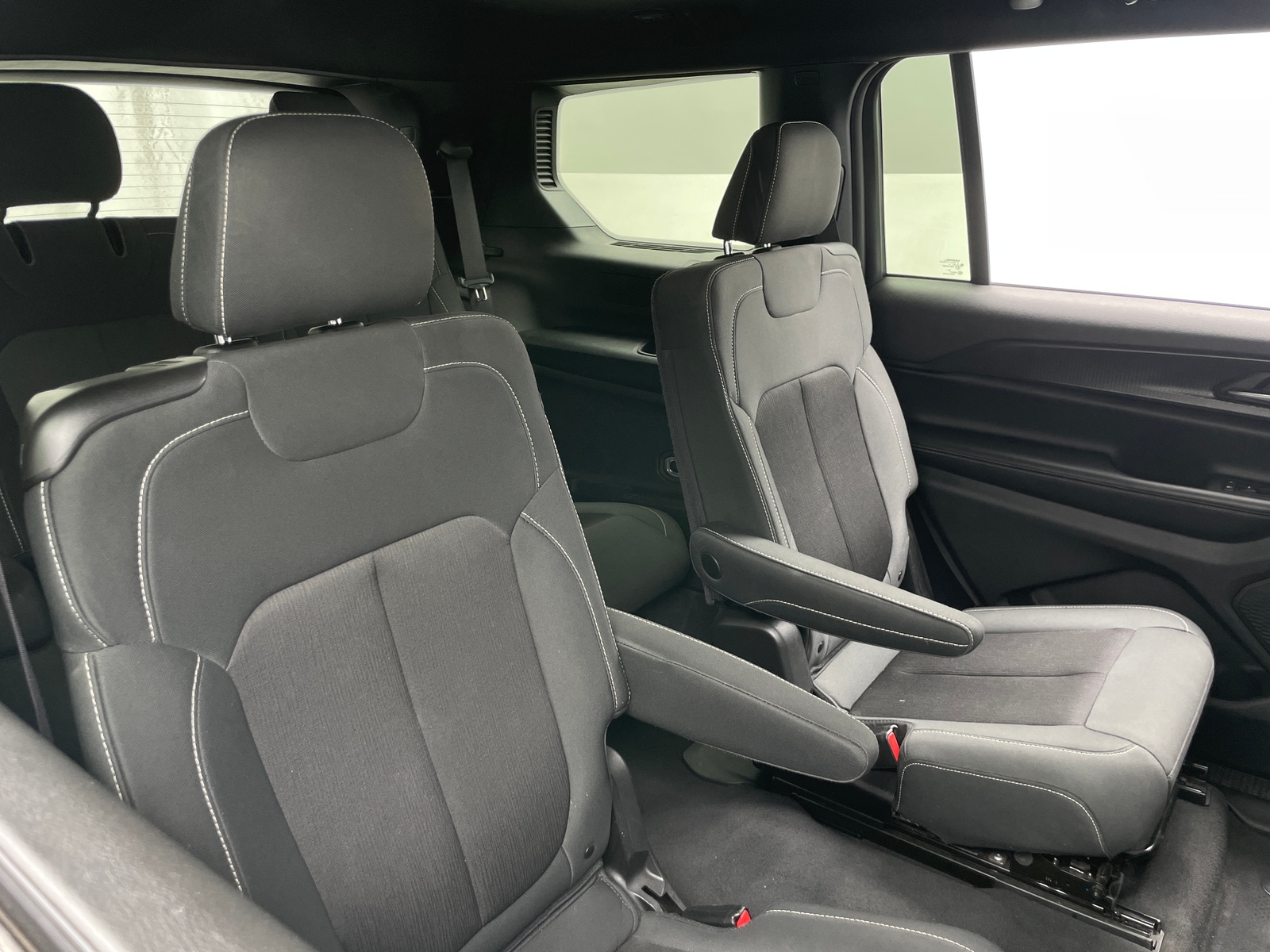 Thumbnail: 2024 Jeep Grand Cherokee L - 6