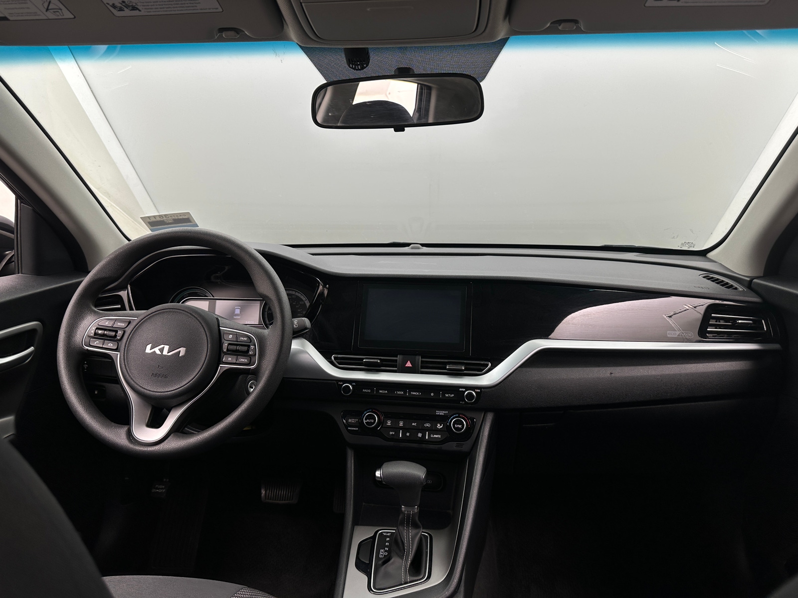 Thumbnail: 2022 Kia Niro - 3
