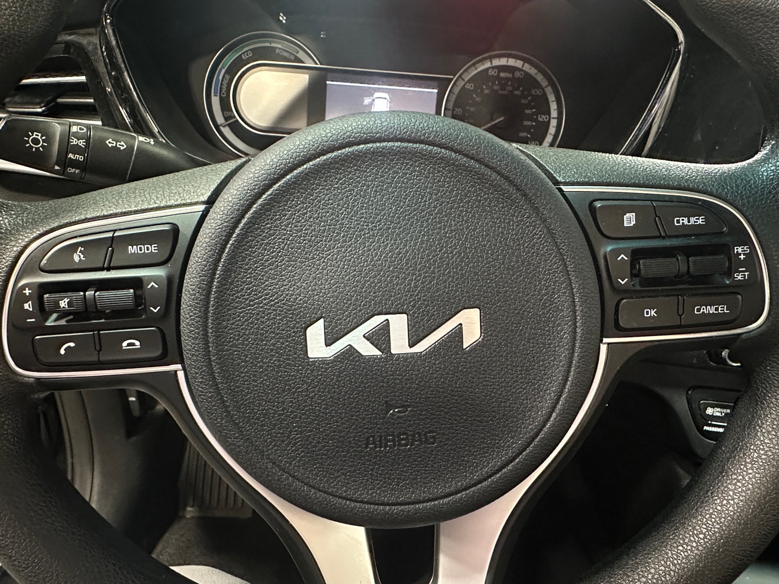 Thumbnail: 2022 Kia Niro - 5