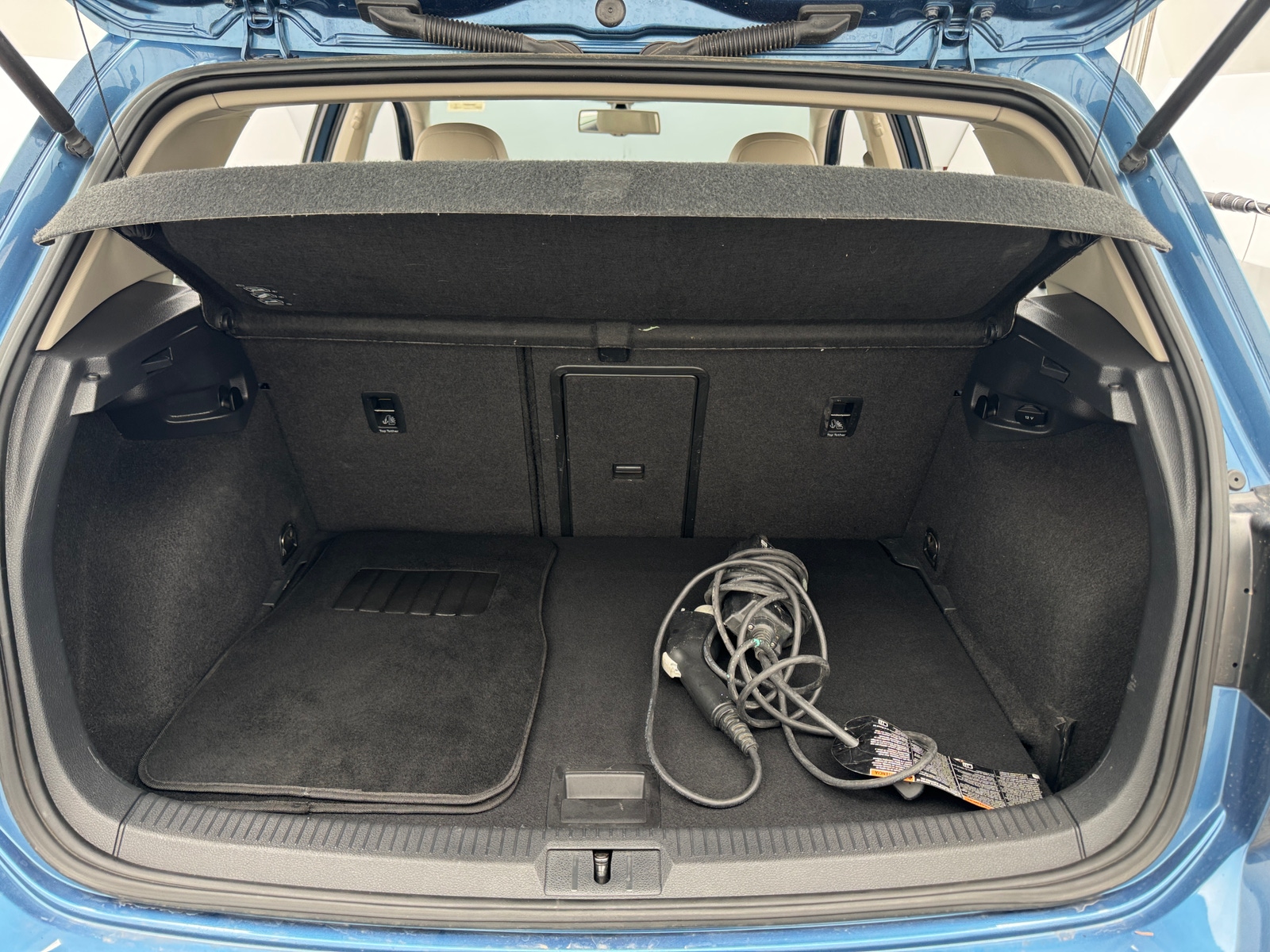 Thumbnail: 2015 Volkswagen e-Golf - 6