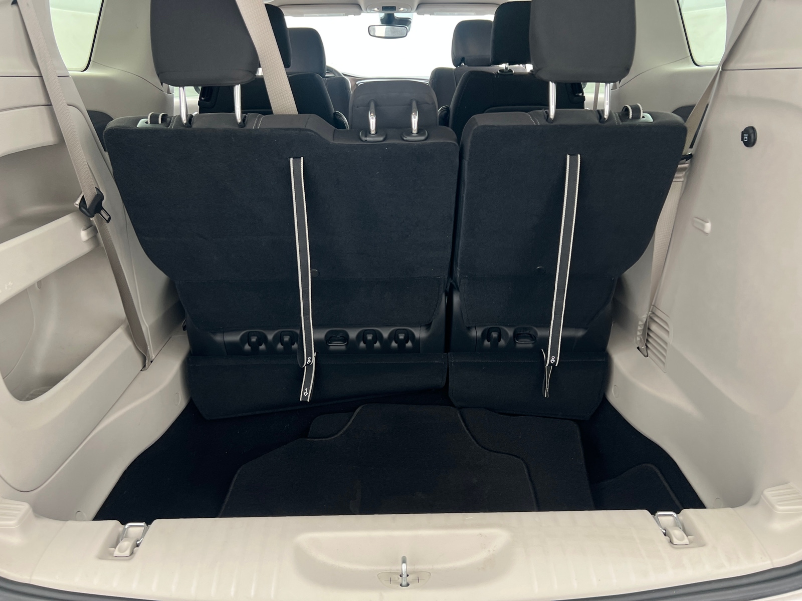 Thumbnail: 2024 Chrysler Voyager - 7
