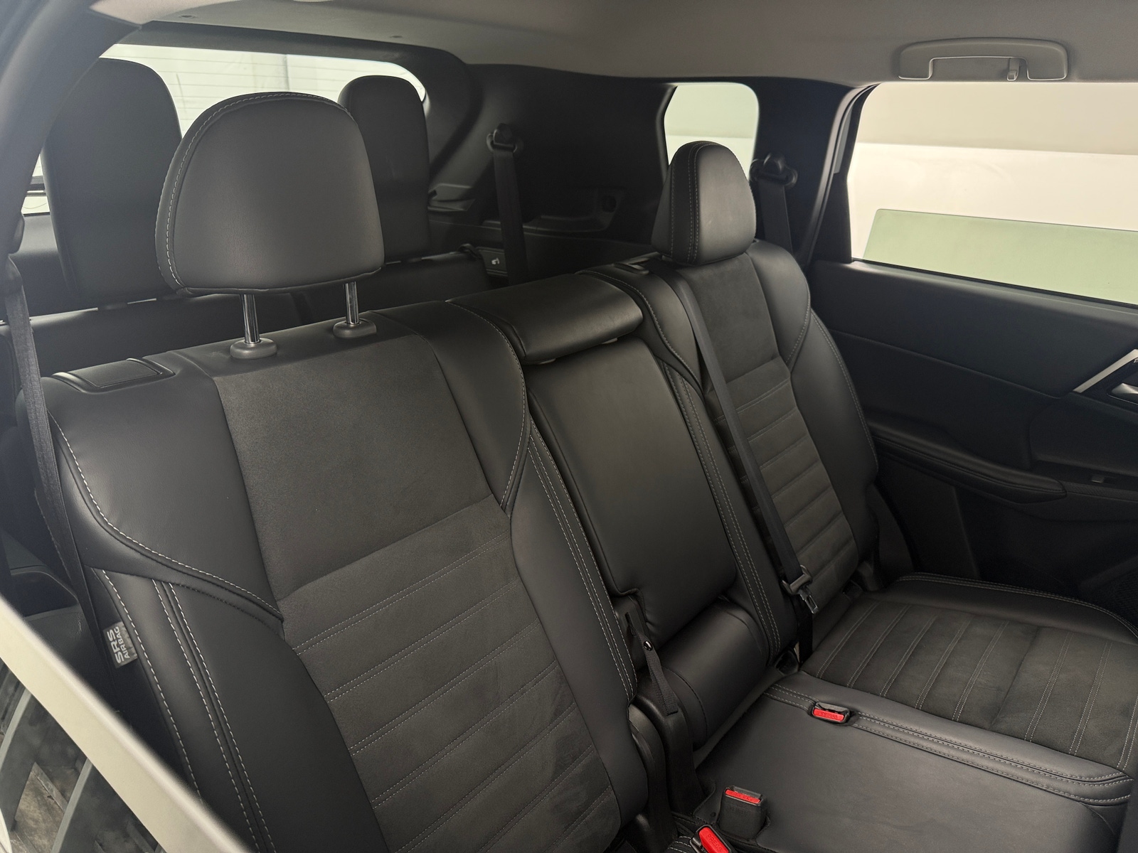 Thumbnail: 2024 Mitsubishi Outlander - 5