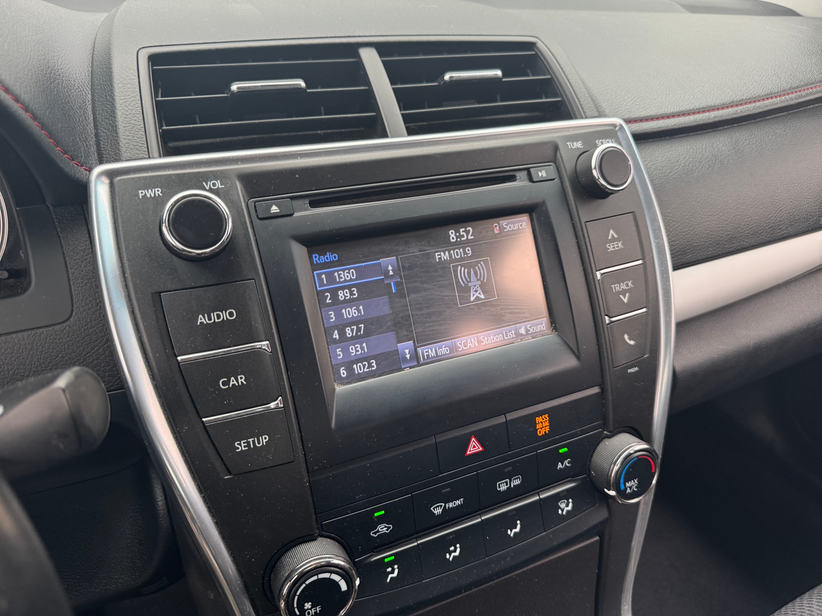 Thumbnail: 2016 Toyota Camry - 4