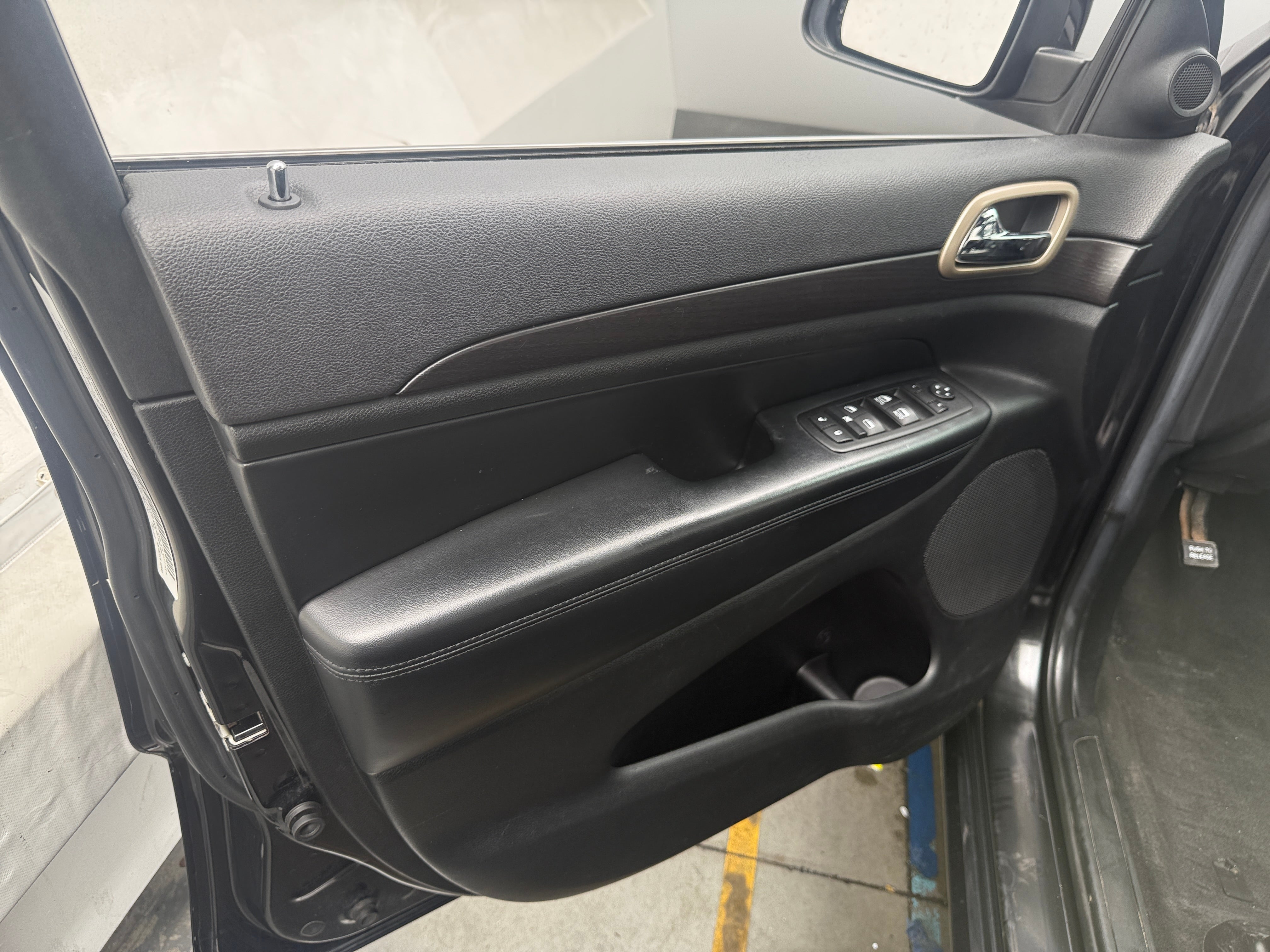 Used 2014 Jeep Grand Cherokee Altitude with VIN 1C4RJFAG8EC517958 for sale in Eagan, Minnesota