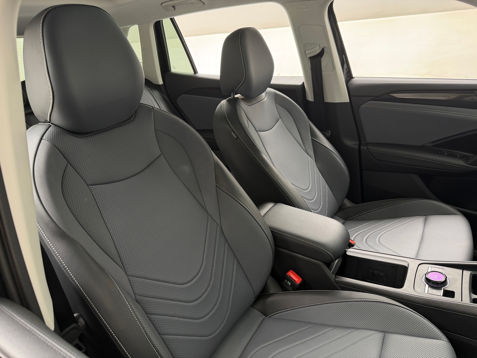 Thumbnail: 2025 Volkswagen Tiguan - 2