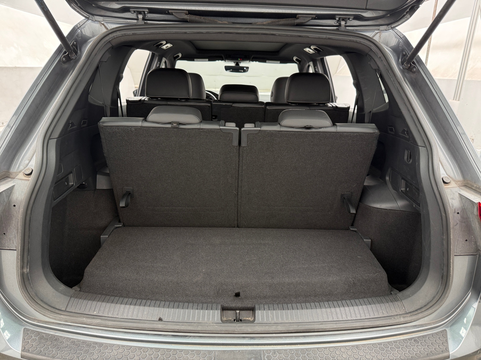 Thumbnail: 2021 Volkswagen Tiguan - 6