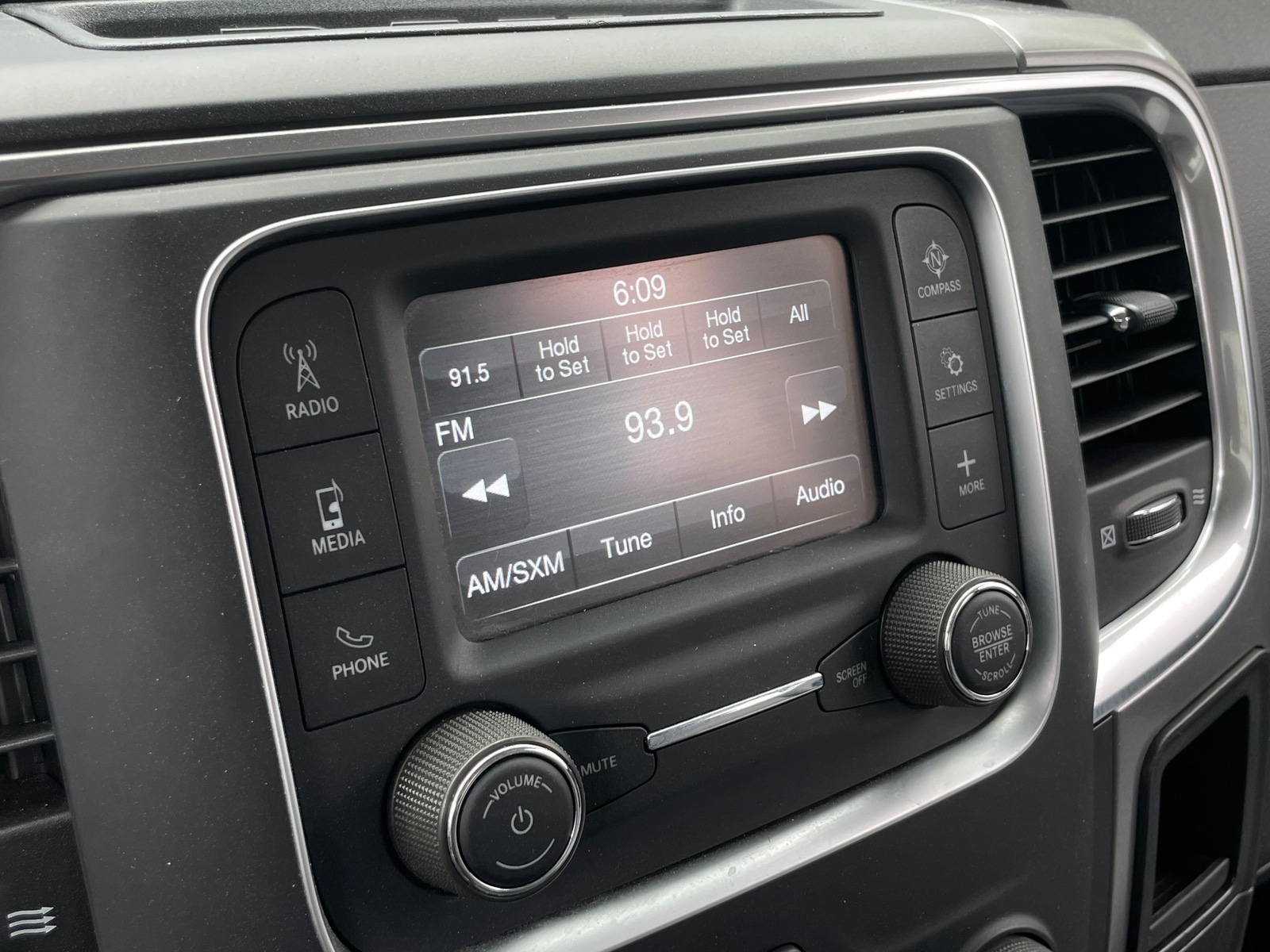 Thumbnail: 2024 RAM 1500 Classic - 4