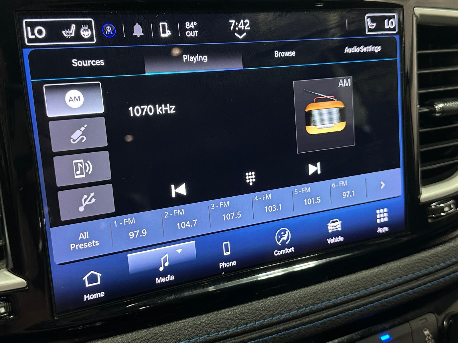 Thumbnail: 2021 Chrysler Pacifica - 3