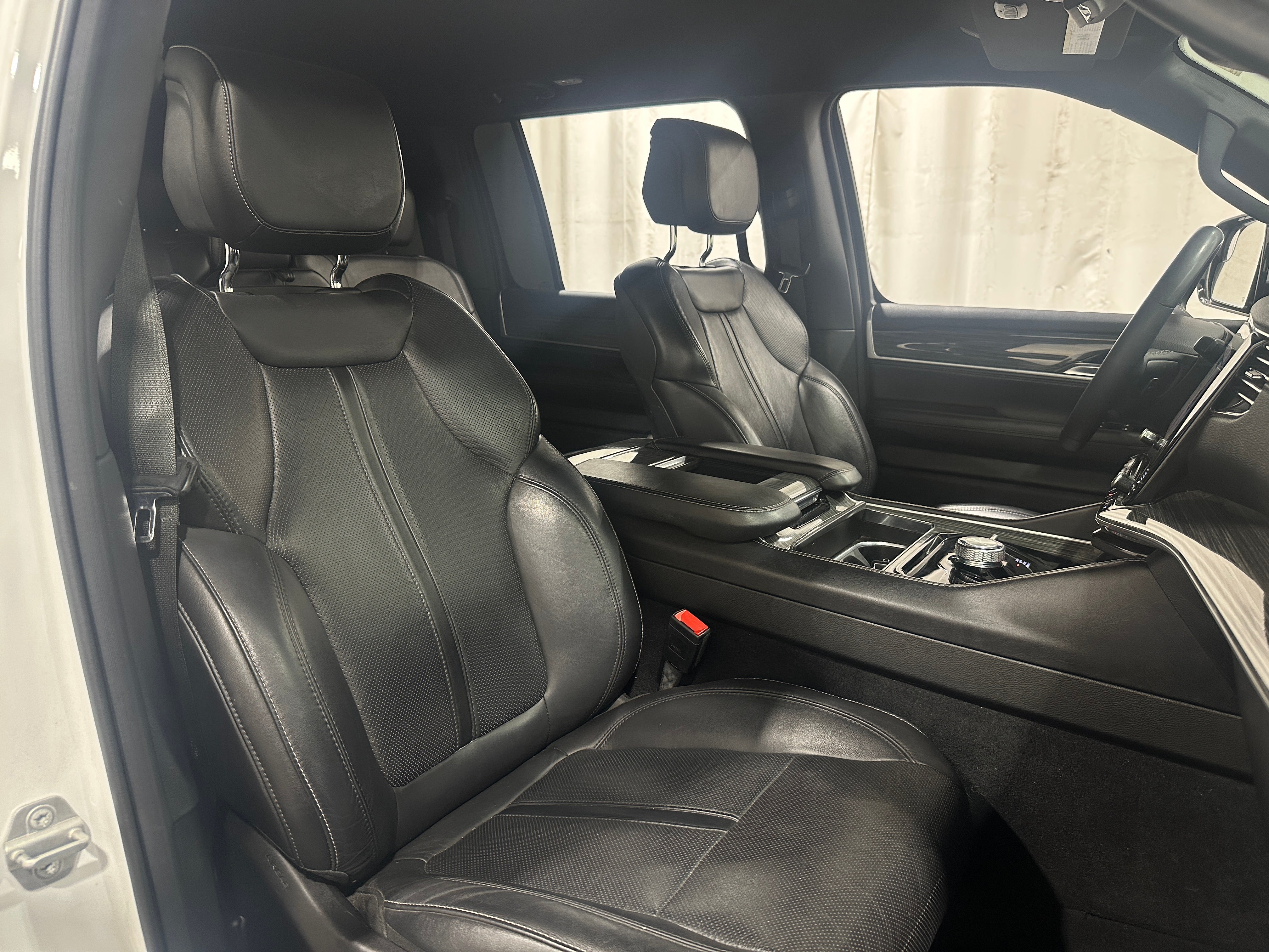 2022 Jeep Wagoneer