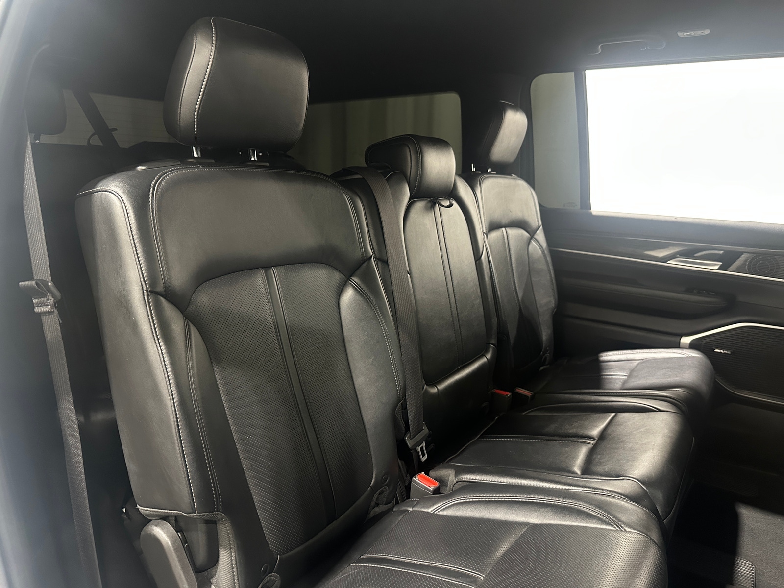 Thumbnail: 2022 Jeep Wagoneer - 5