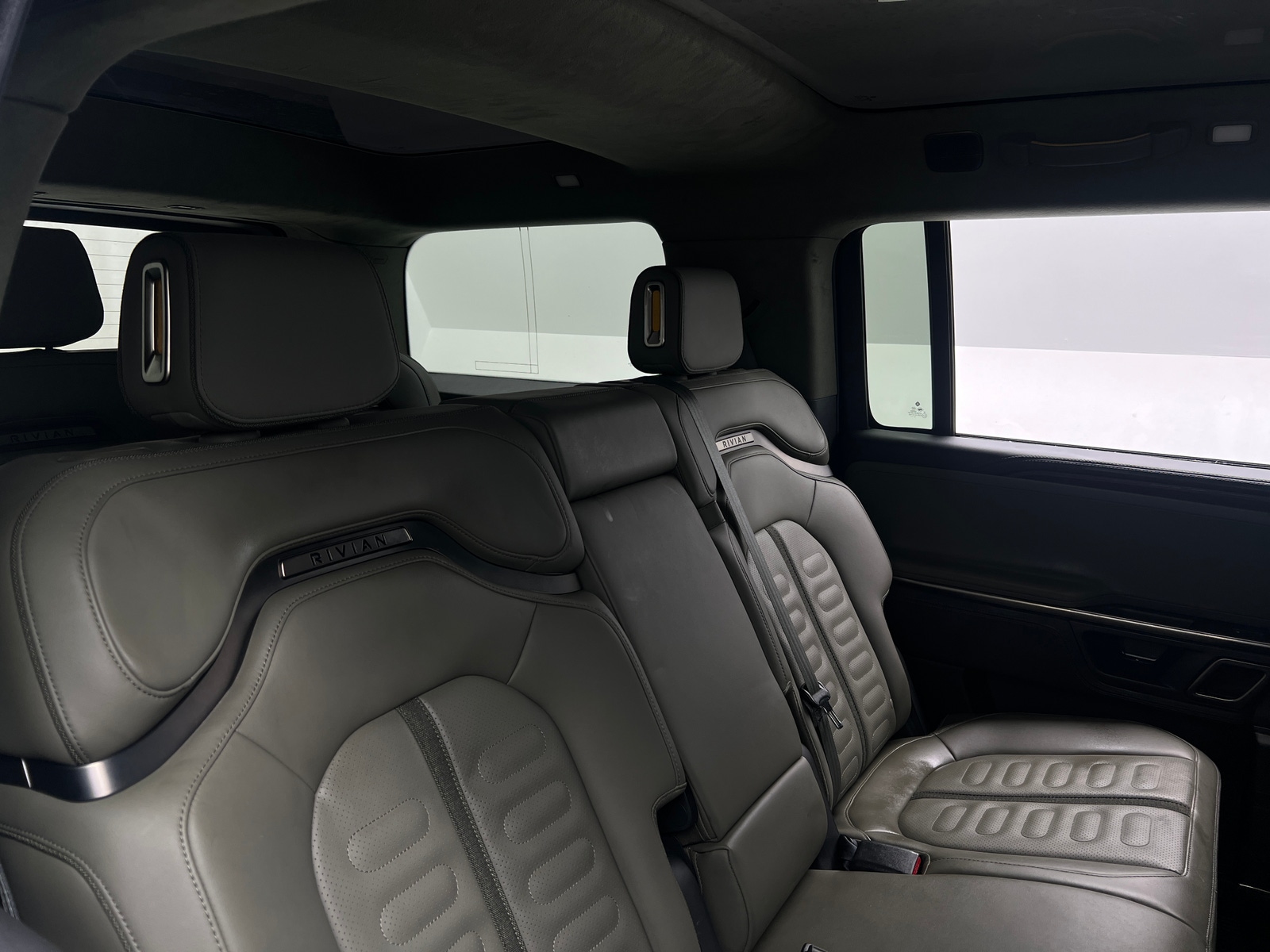 Thumbnail: 2023 Rivian R1S - 5