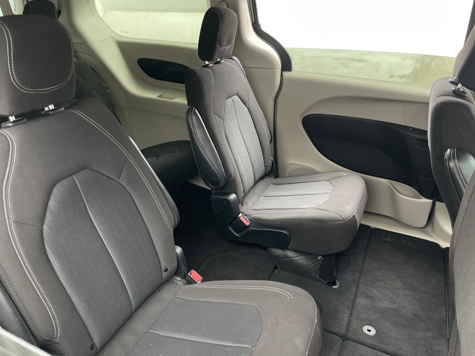 Thumbnail: 2023 Chrysler Voyager - 6