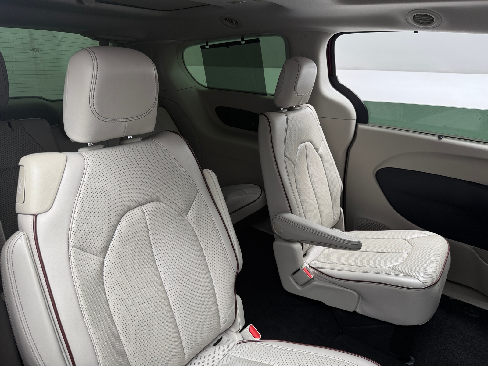 Thumbnail: 2017 Chrysler Pacifica - 5