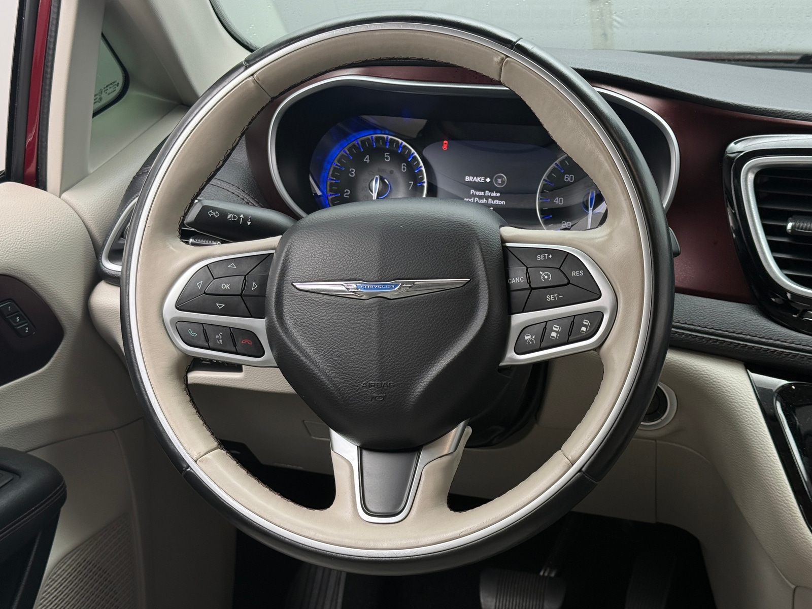 Thumbnail: 2017 Chrysler Pacifica - 4