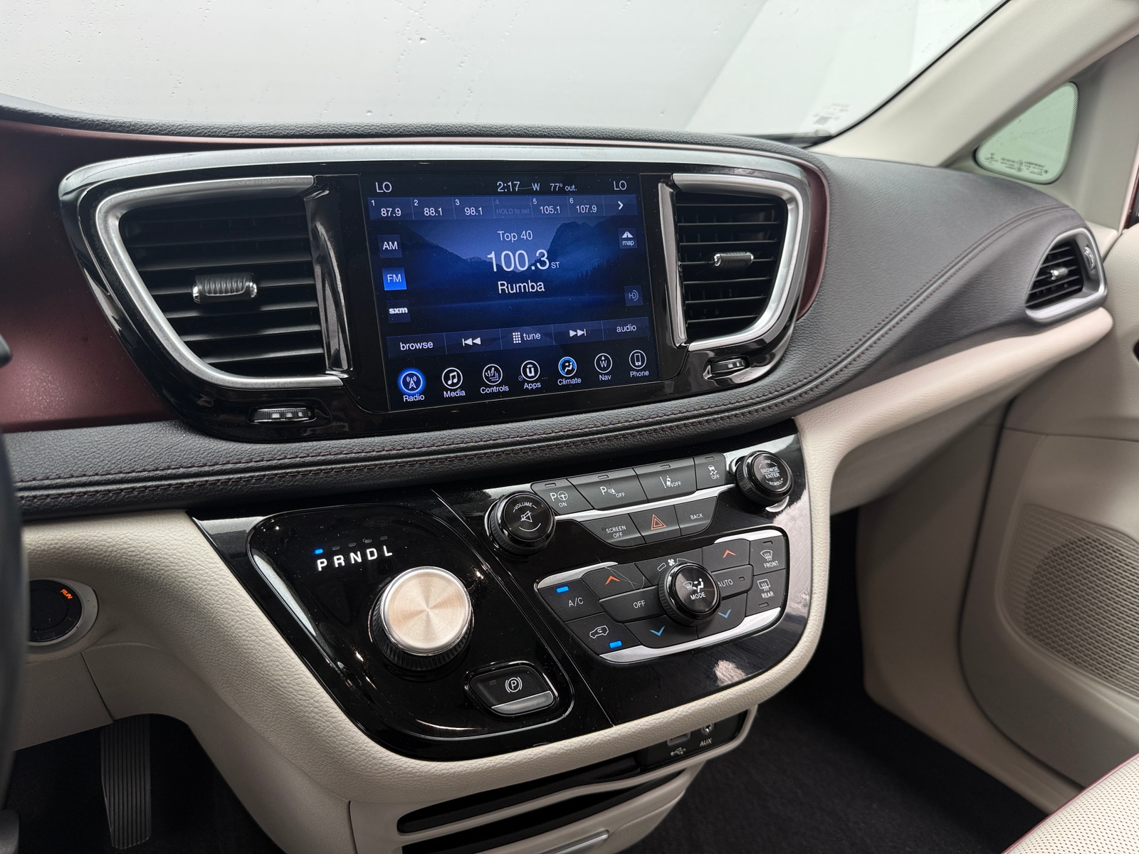 Thumbnail: 2017 Chrysler Pacifica - 3