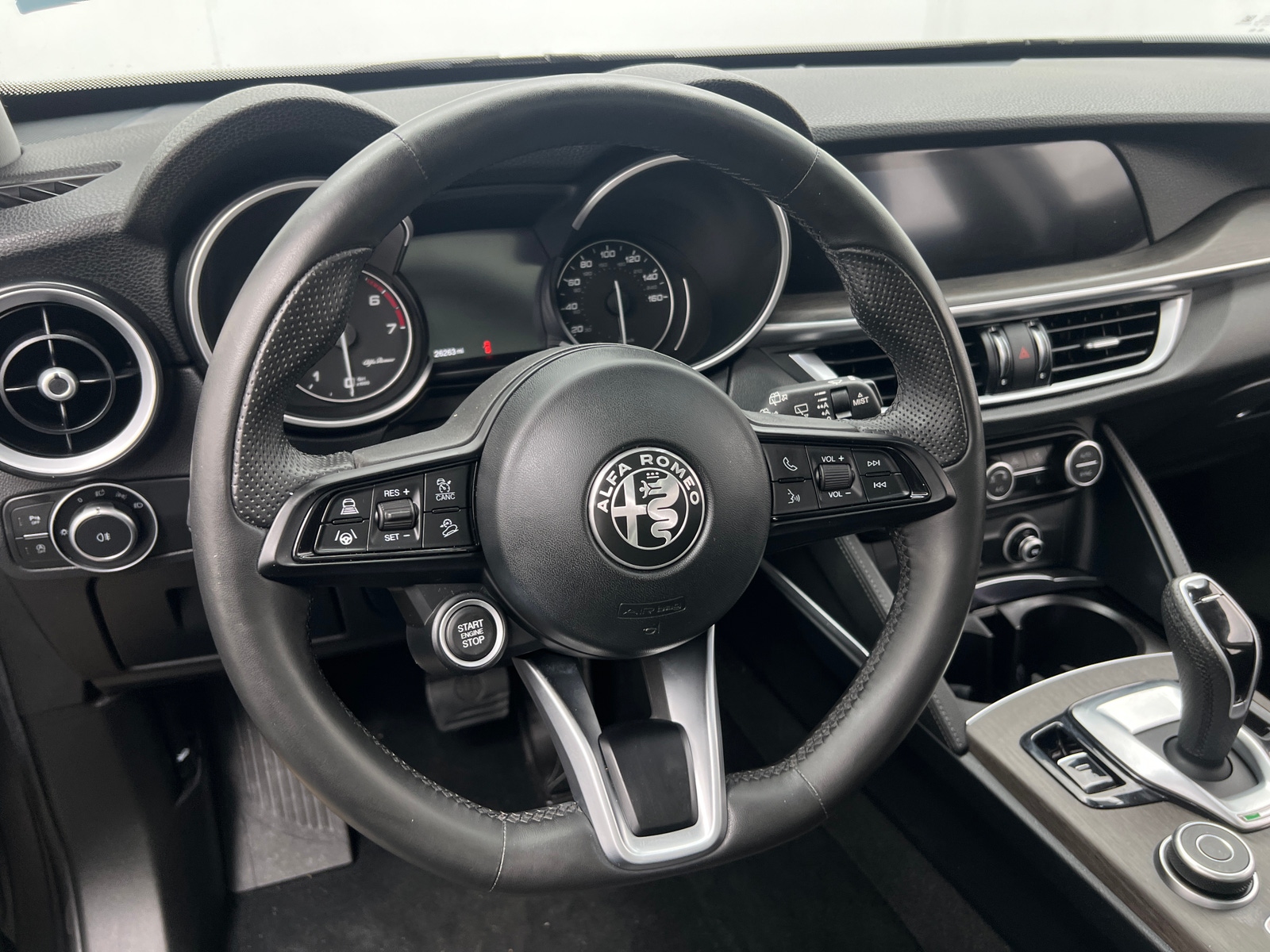 Thumbnail: 2021 Alfa Romeo Stelvio - 4