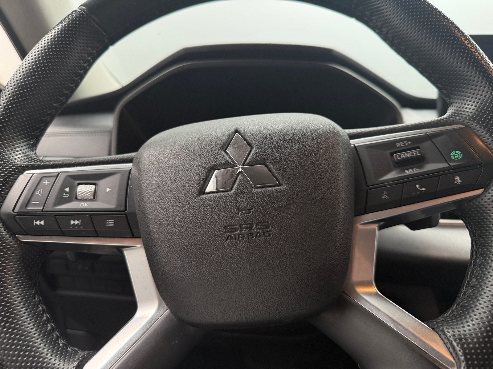 Thumbnail: 2024 Mitsubishi Outlander - 4