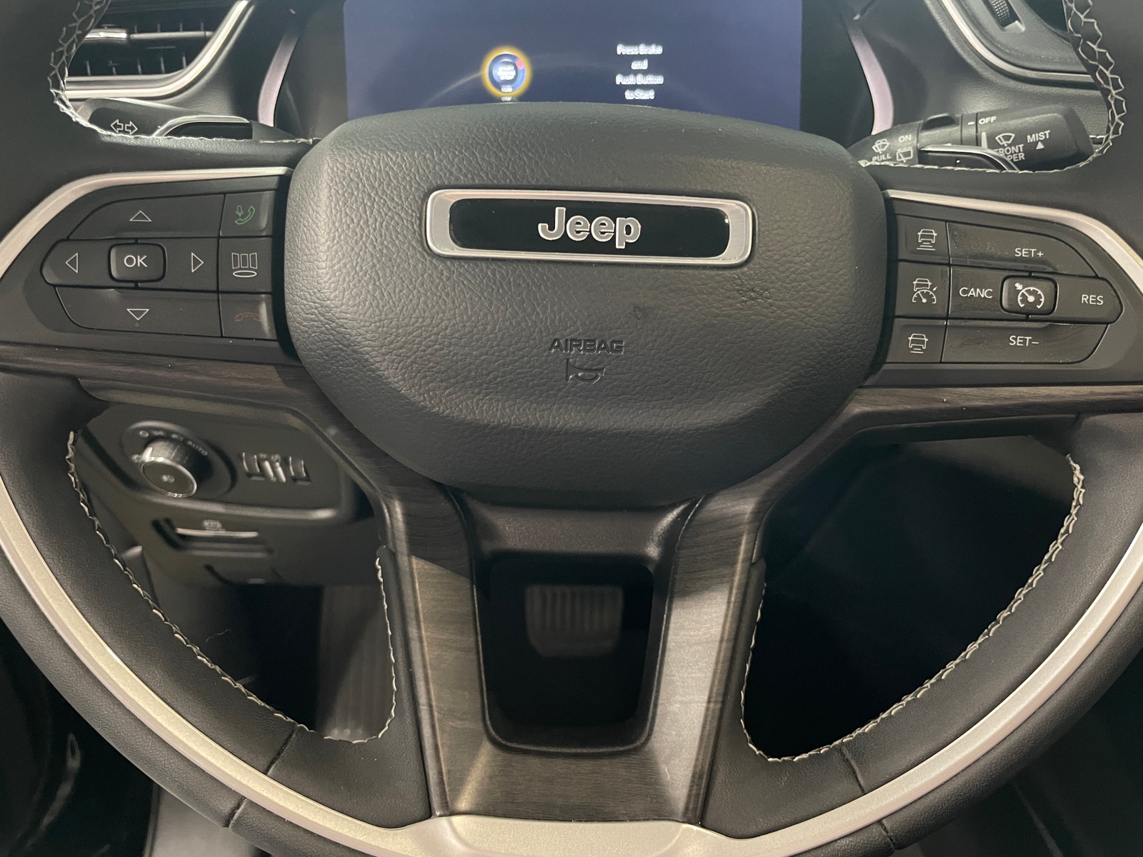 Thumbnail: 2023 Jeep Grand Cherokee L - 4