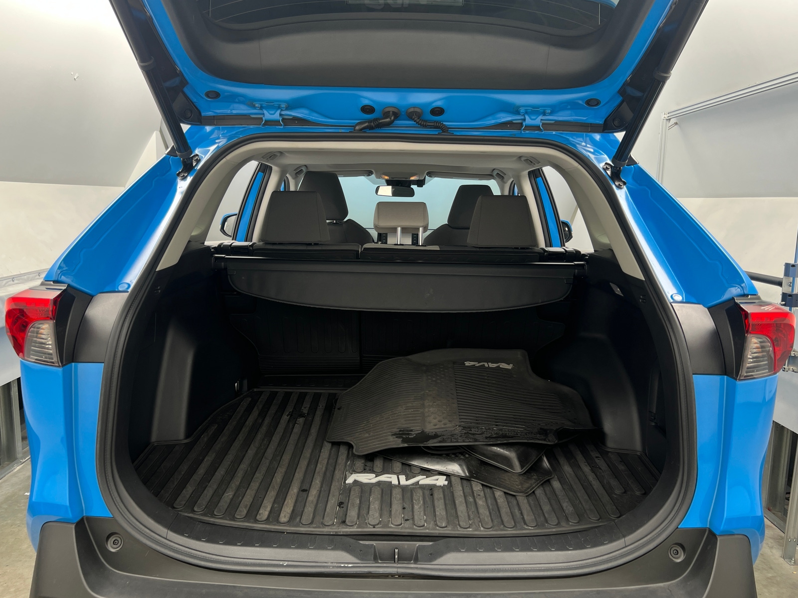 Thumbnail: 2020 Toyota RAV4 - 7